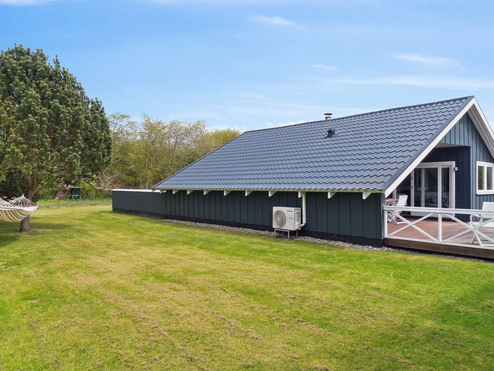 "Reidar" - 600m from the sea-Buiten