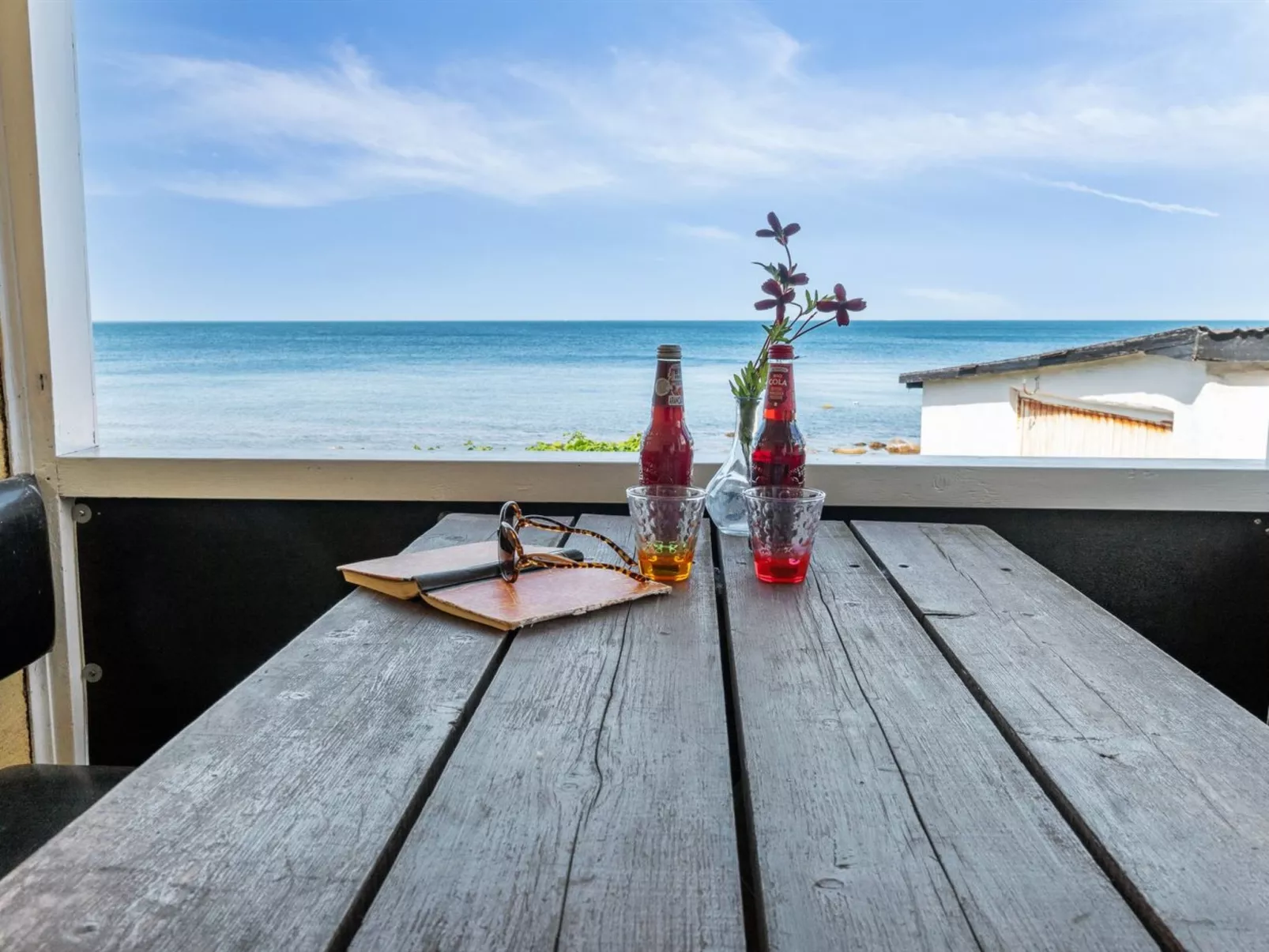 "Scarlet" - 5m from the sea-Buiten