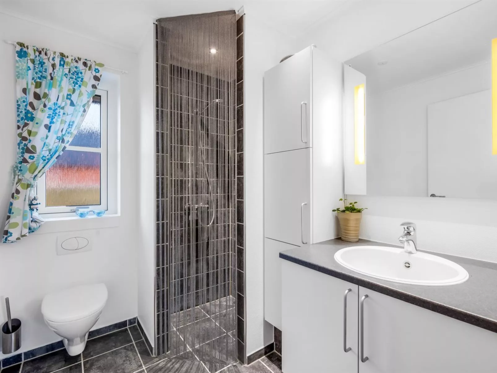 "Elsi" - 1.3km from the sea-Binnen