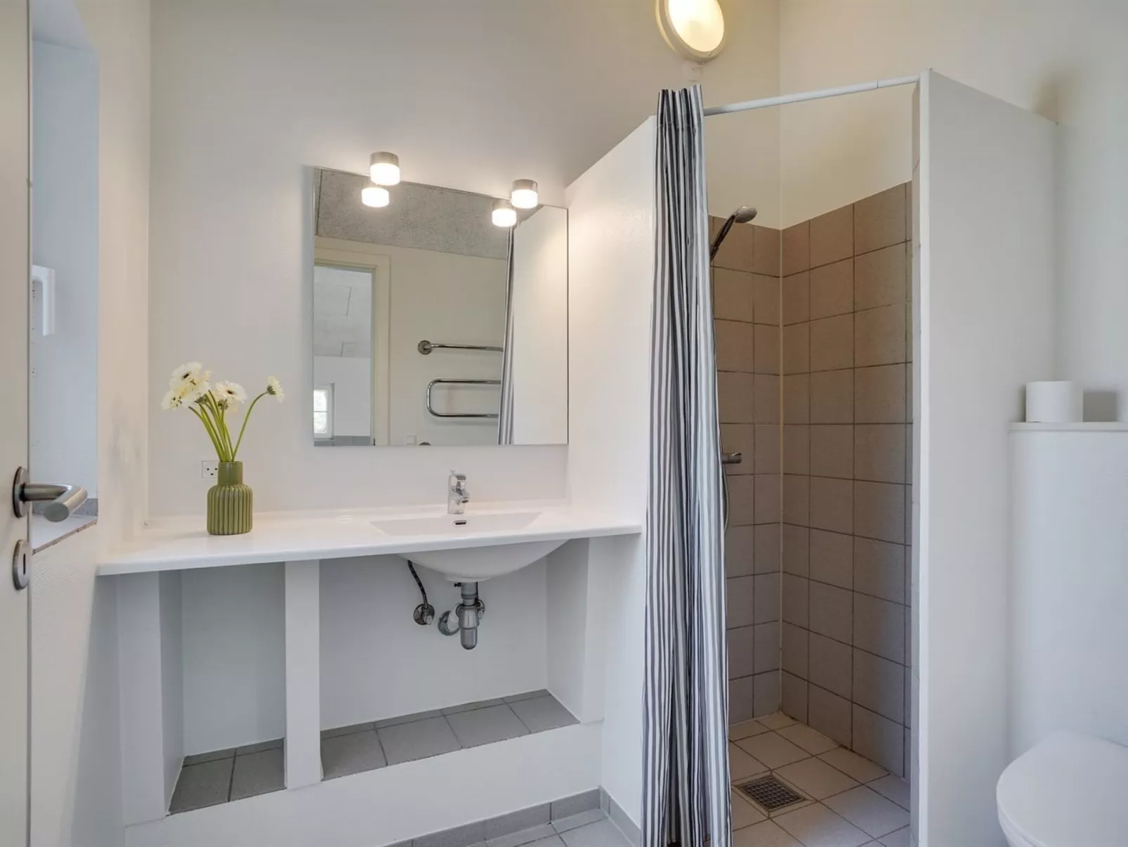 "Lova" - 600m from the sea-Binnen