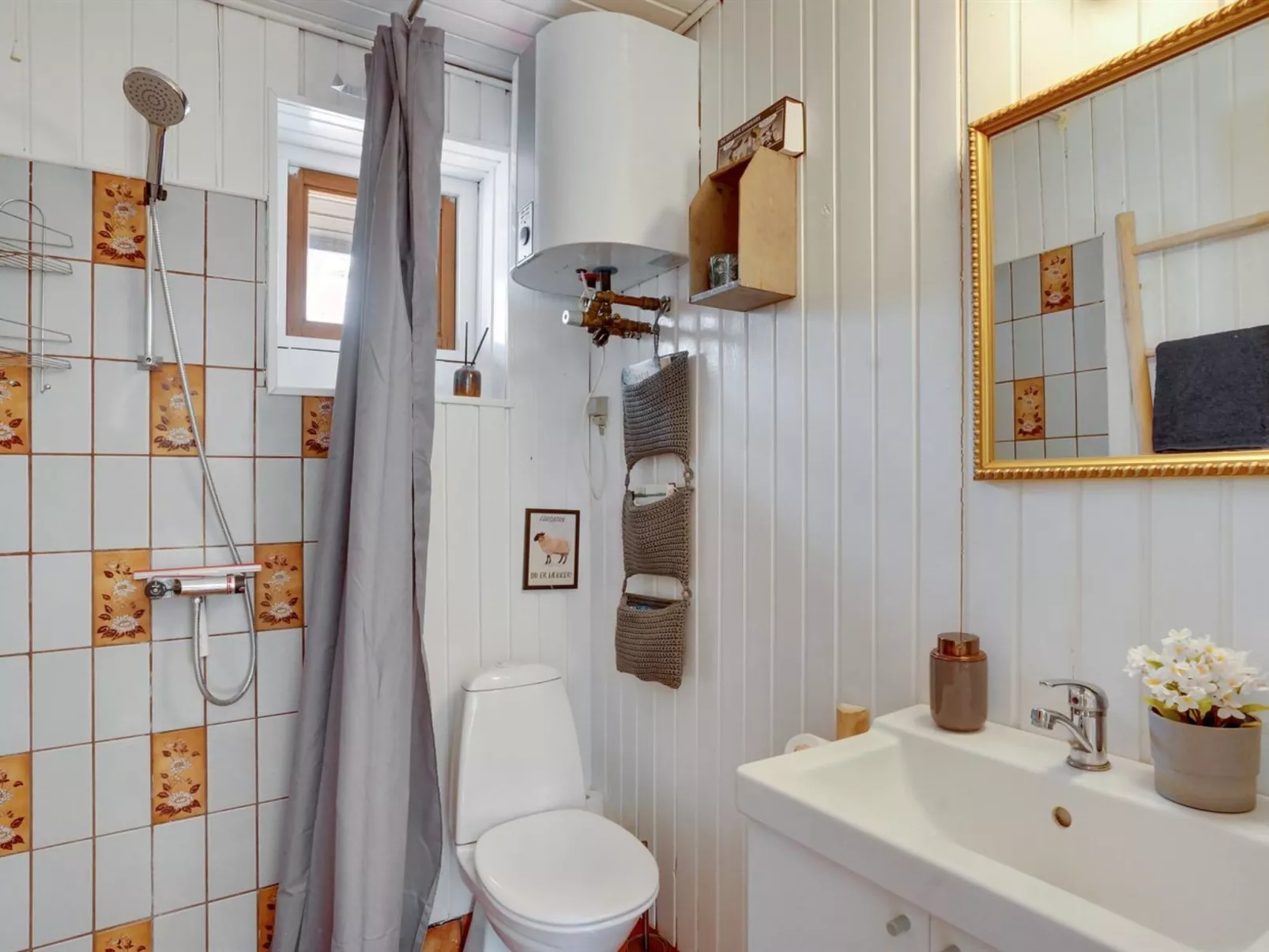 "Hendrina" - 500m from the sea-Binnen