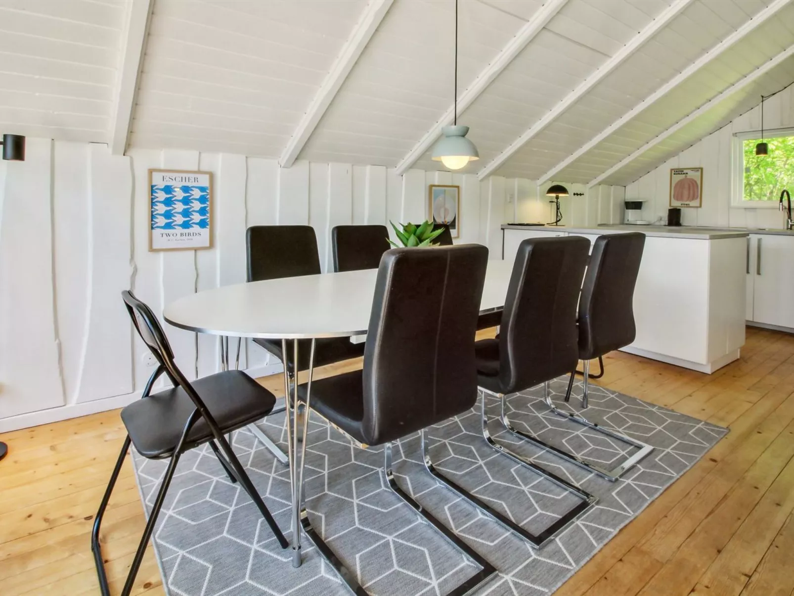 "Jaakob" - 30km from the sea-Binnen