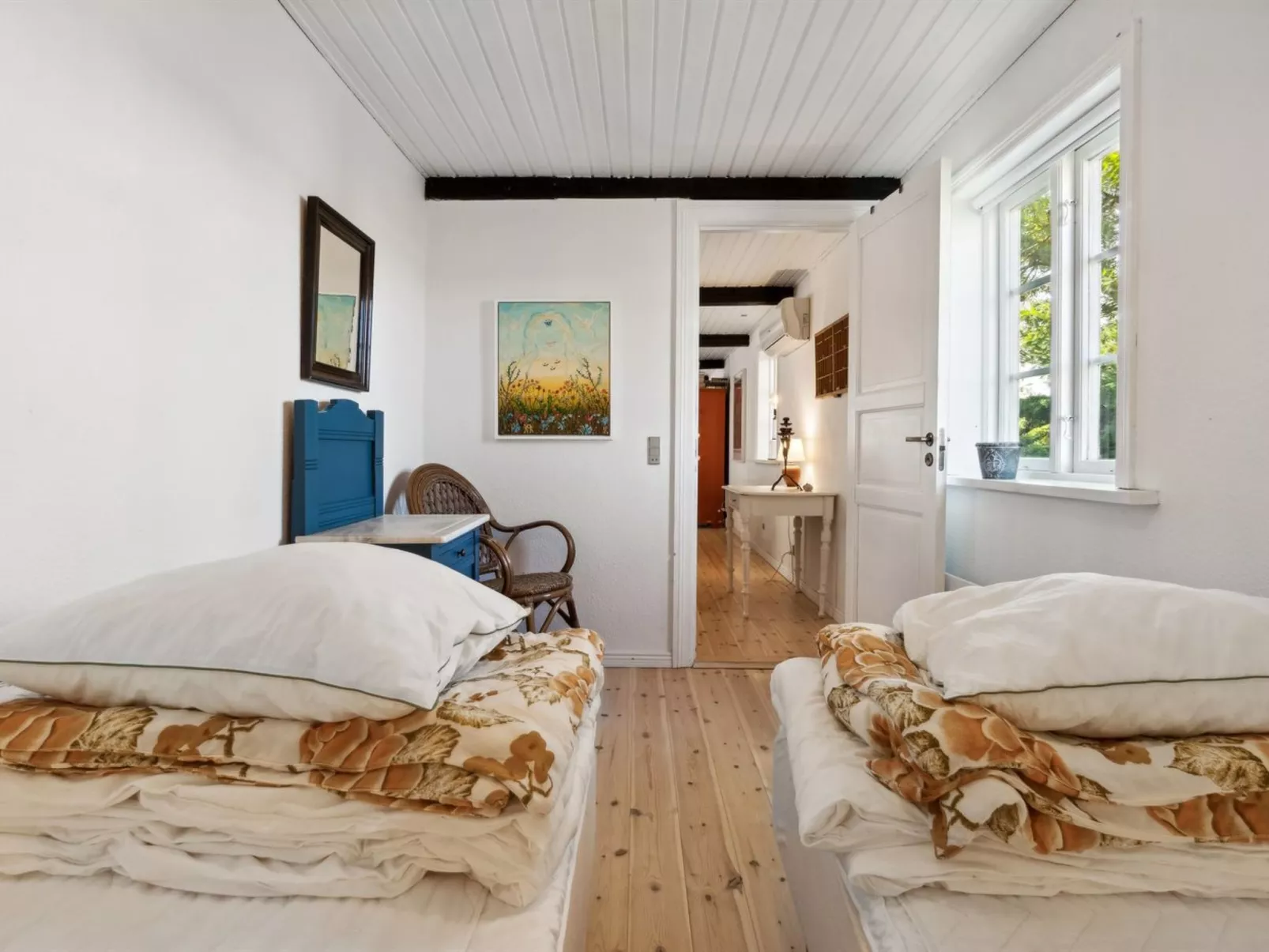 "Héléne" - 2.4km from the sea-Binnen