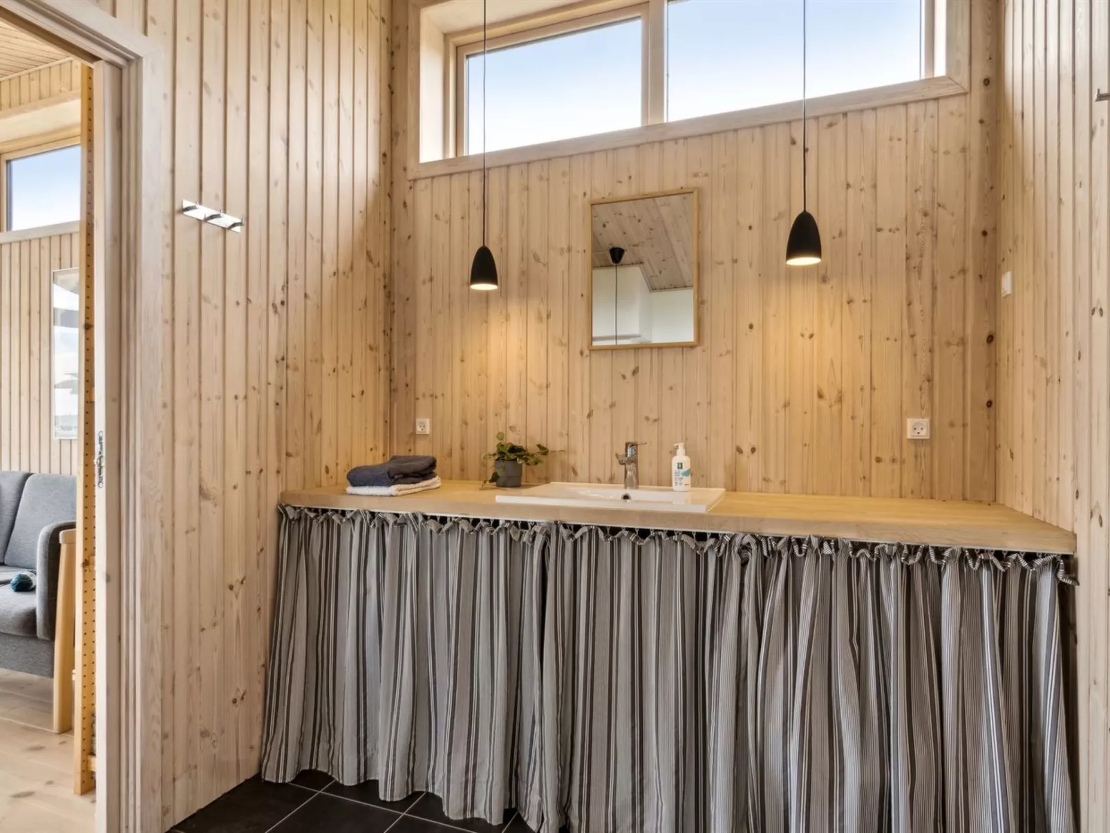 "Skamhals" - 440m to the fjord-Binnen