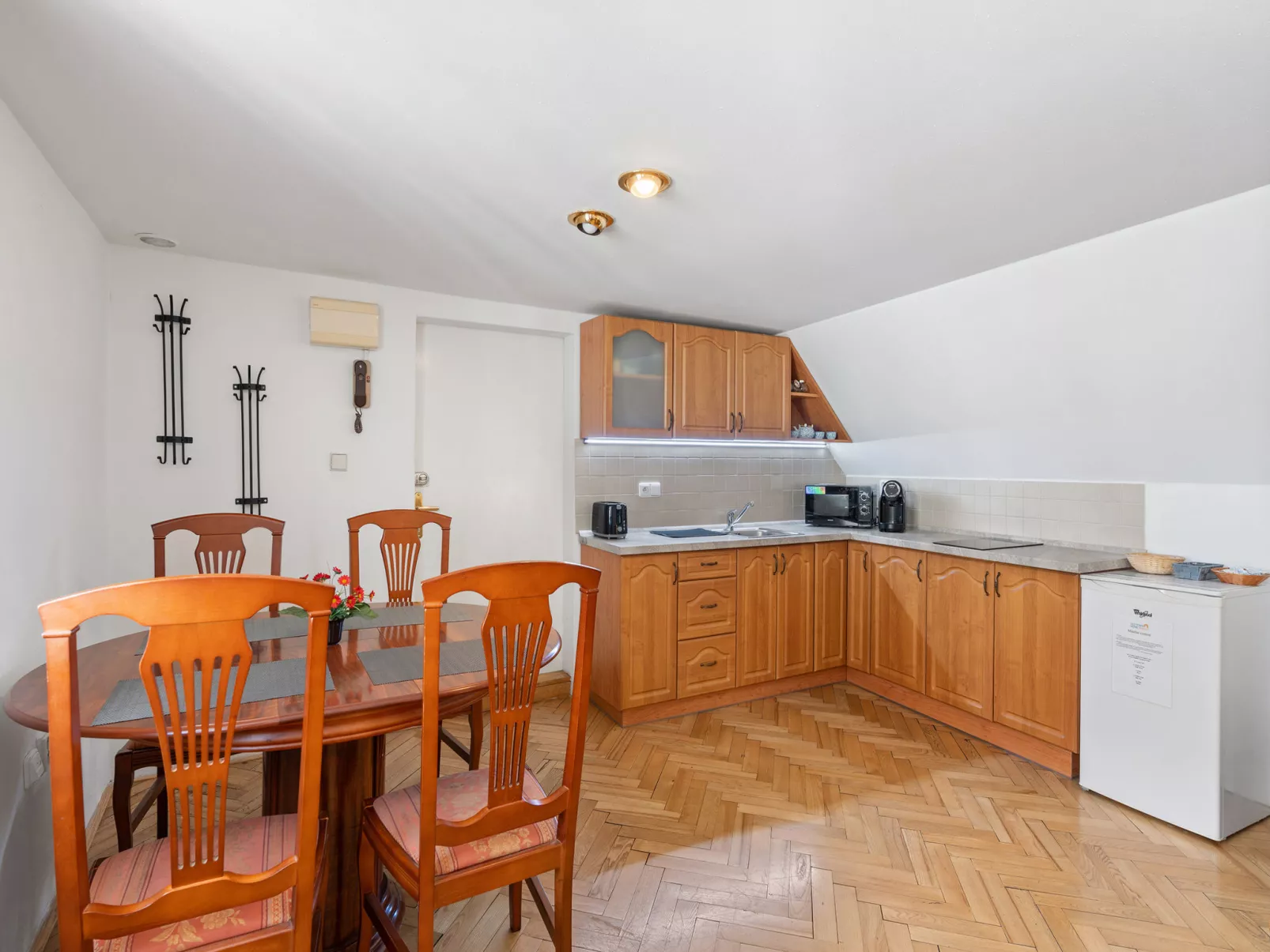 Old Town home-Binnen