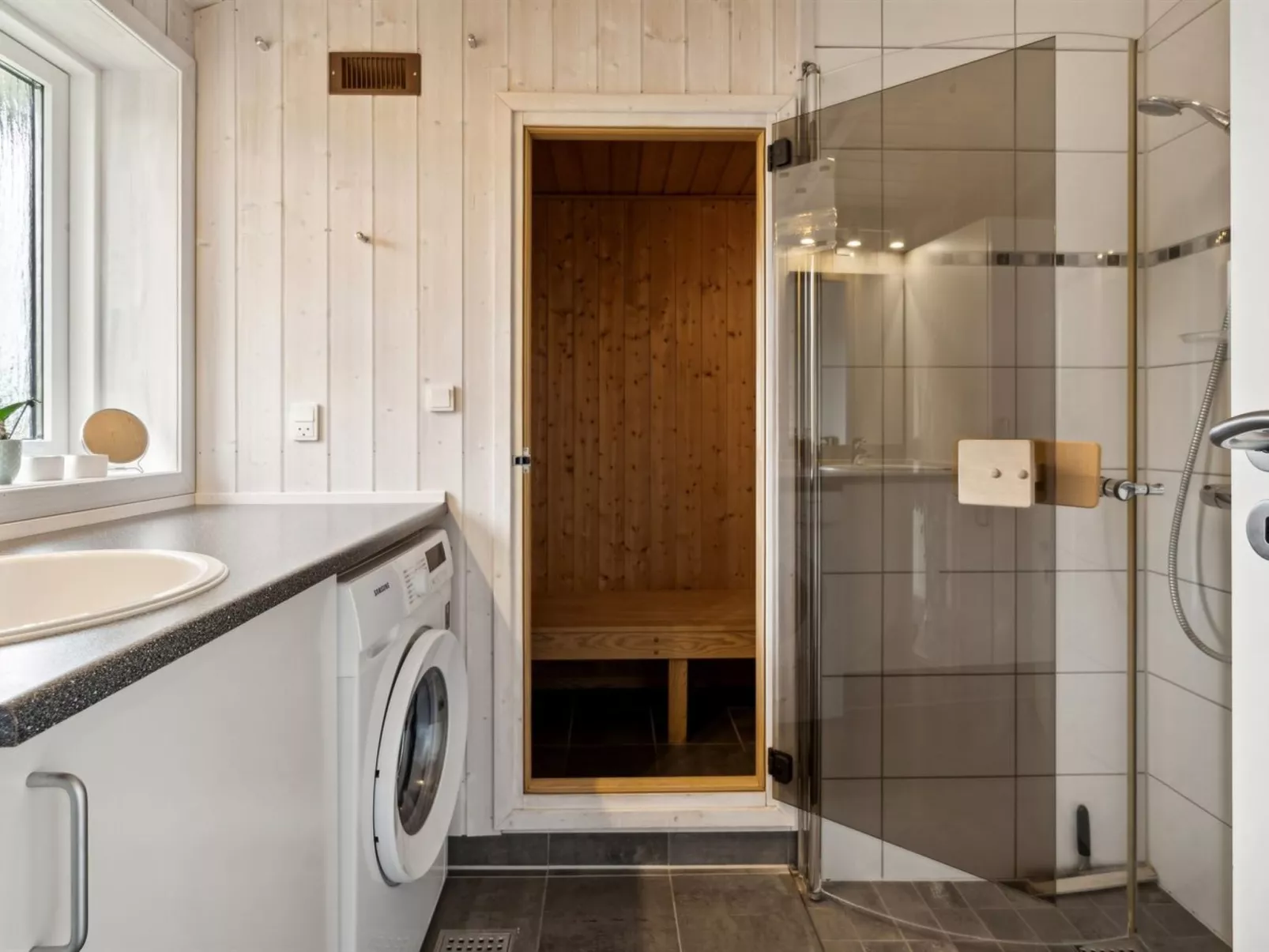 "Tayana" - 700m from the sea-Binnen