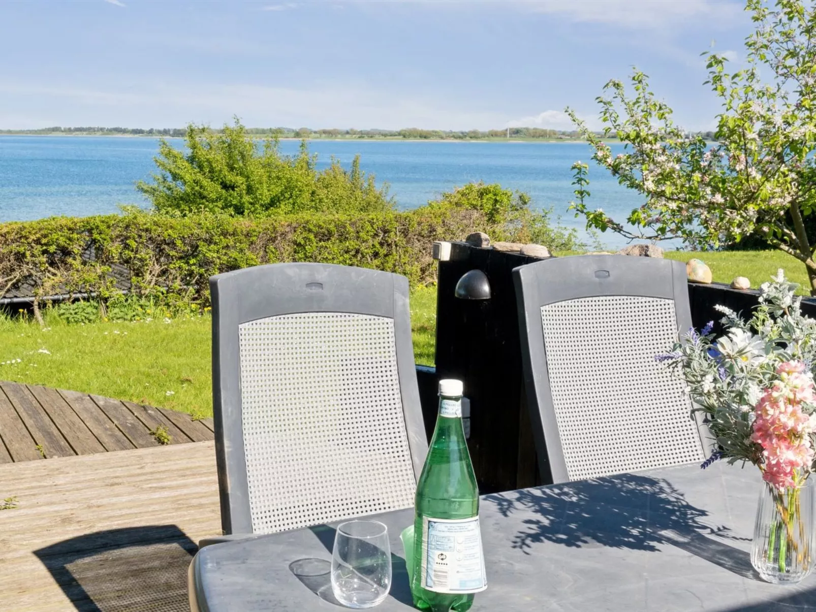 "Titta" - 10m to the fjord-Buiten