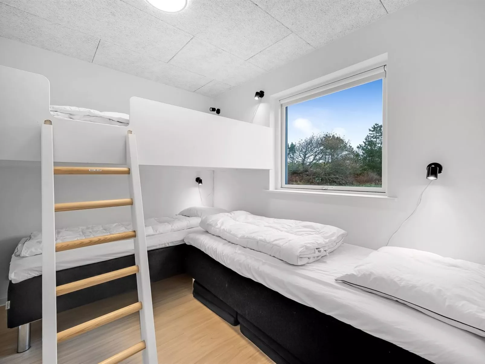 "Elisaveta" - 400m to the fjord-Binnen