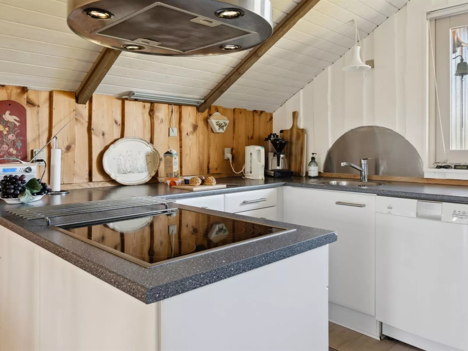 "Bernadine" - 400m from the sea-Binnen