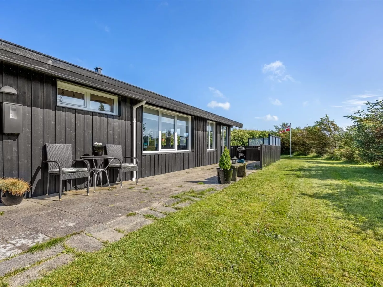 "Erblin" - 400m from the sea-Buiten