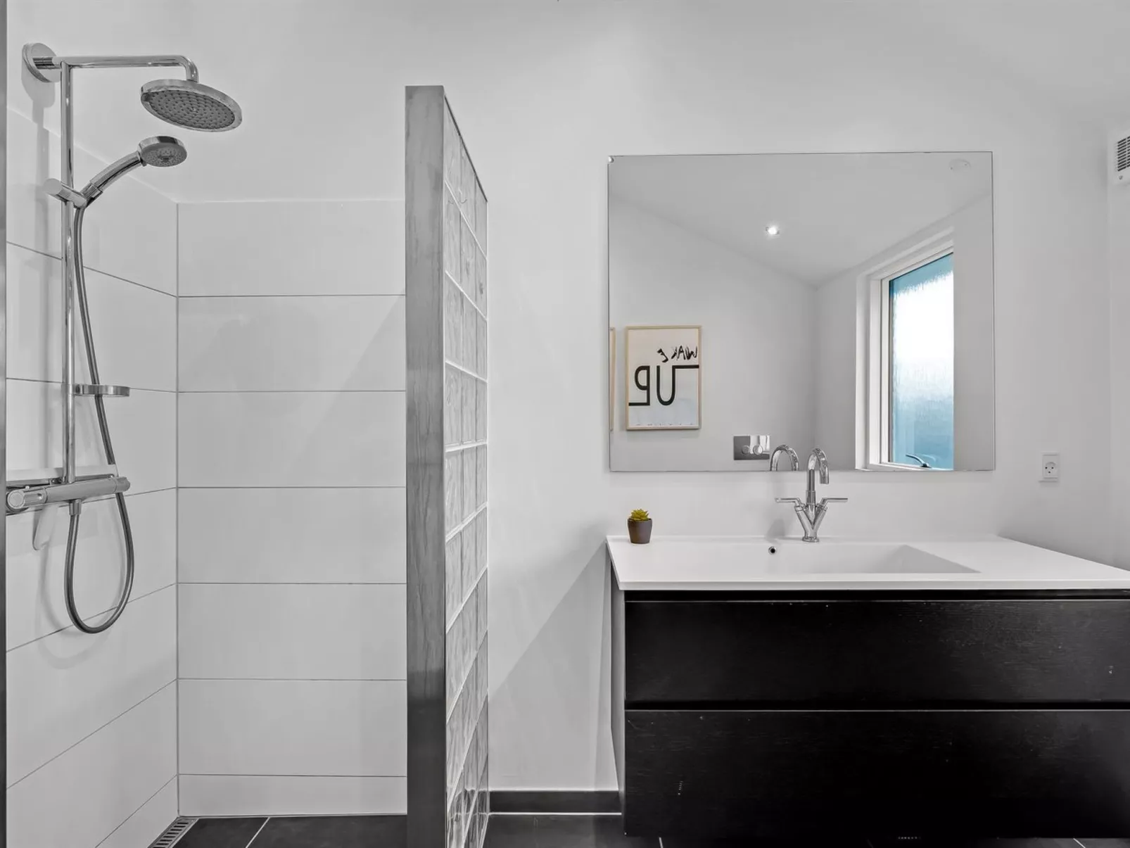 "Carlie" - 250m to the fjord-Binnen