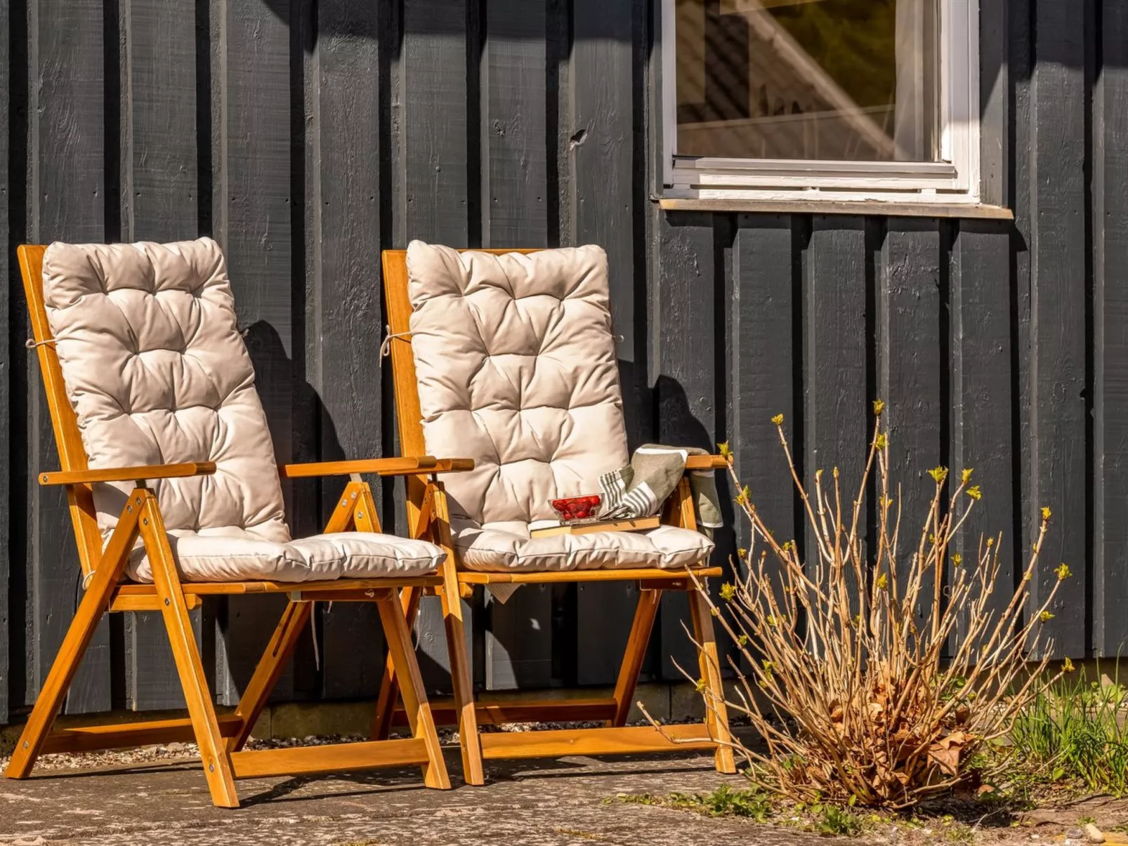 "Bara" -  from the sea-Buiten