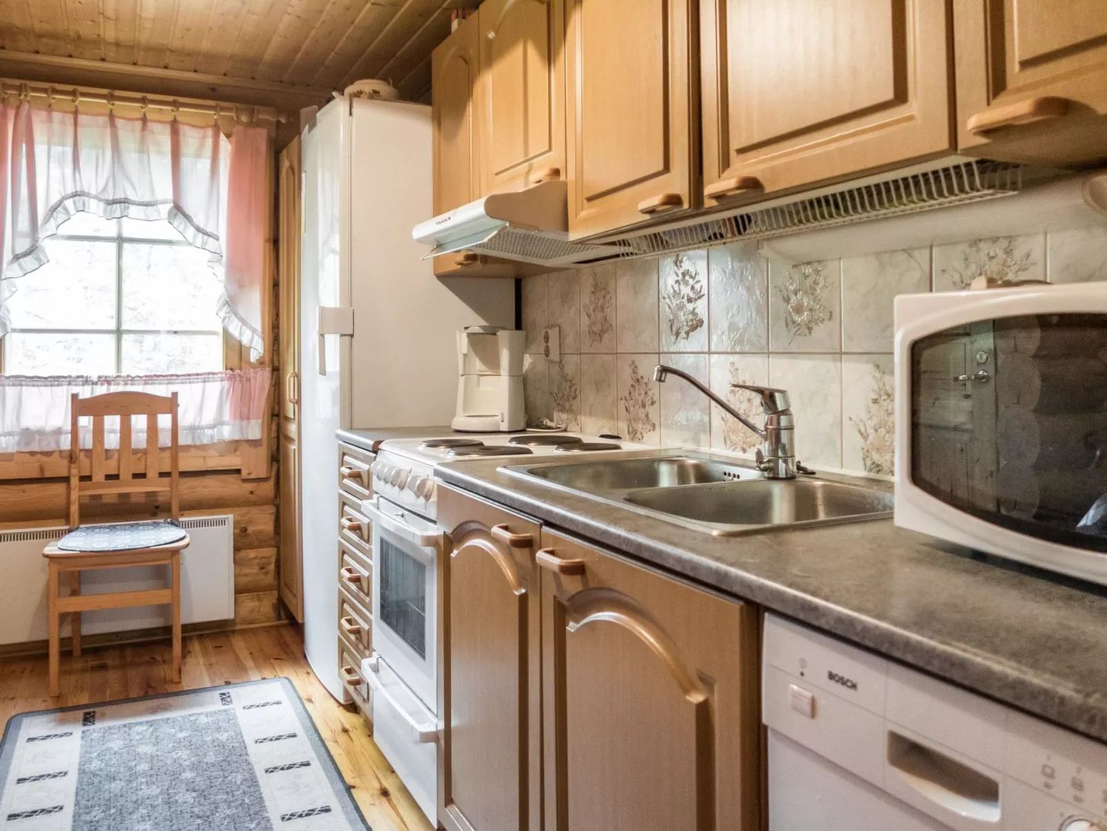 Huotarin mökki-Binnen