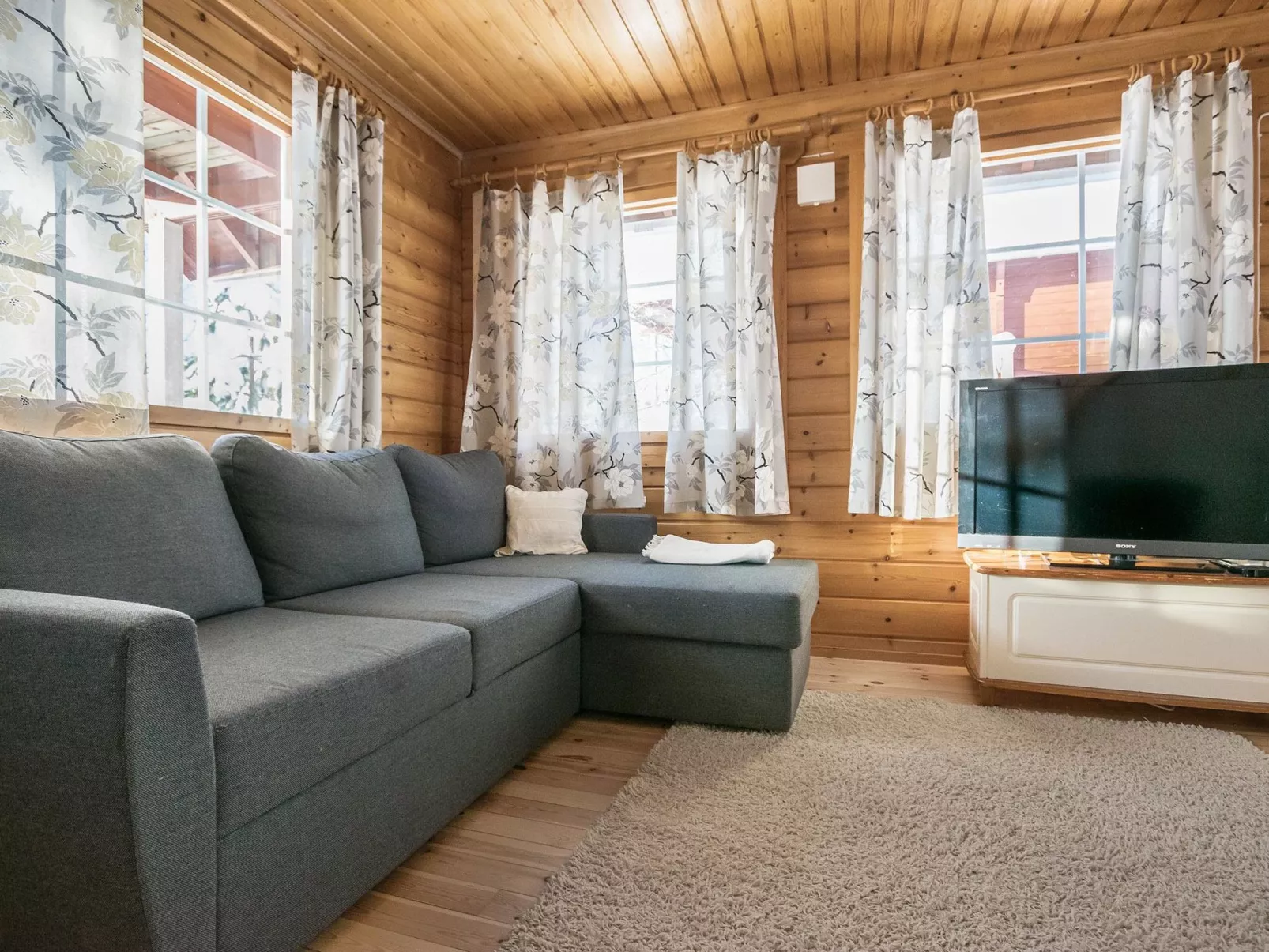 Aurinkoalppi 12a paritalon yläkerta-Binnen