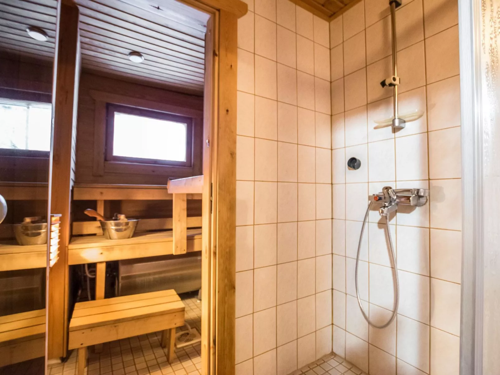 Ukkohovi 4 paritalo-Binnen