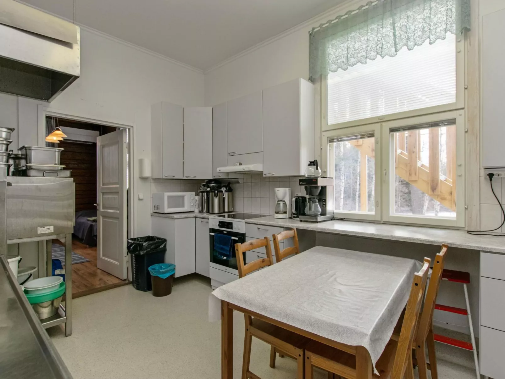 Kaislajärven huvila-Binnen