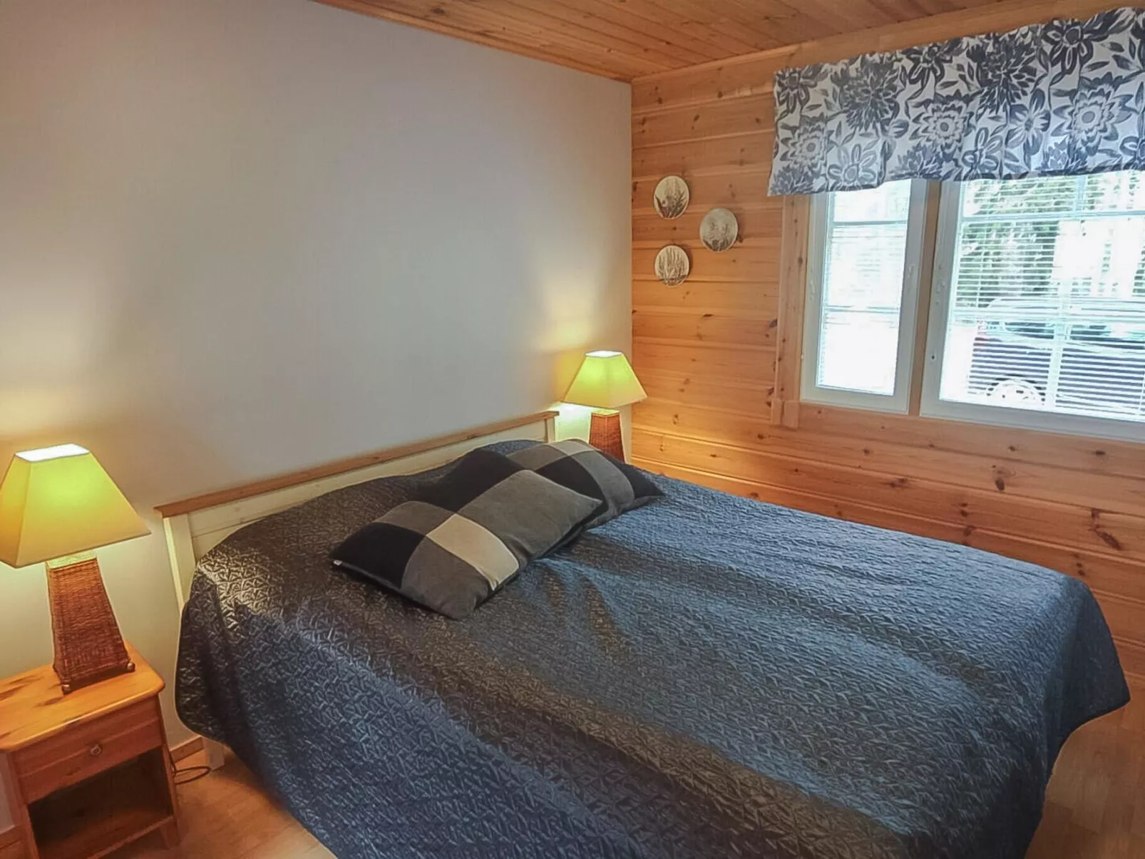 Aallotar kuiskaus-Binnen