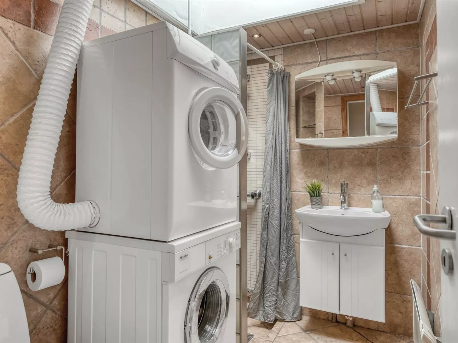 "Aku" - 700m from the sea-Binnen