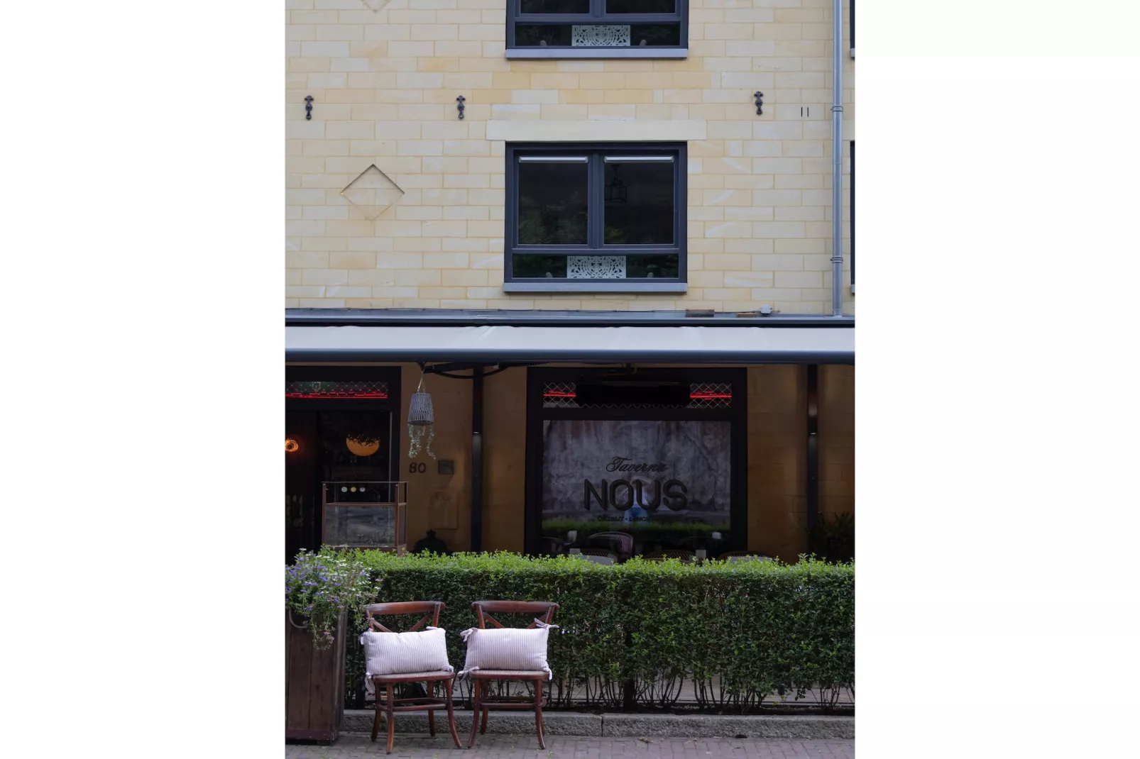 Luxe appartement Nous - Begane grond-Buitenkant zomer