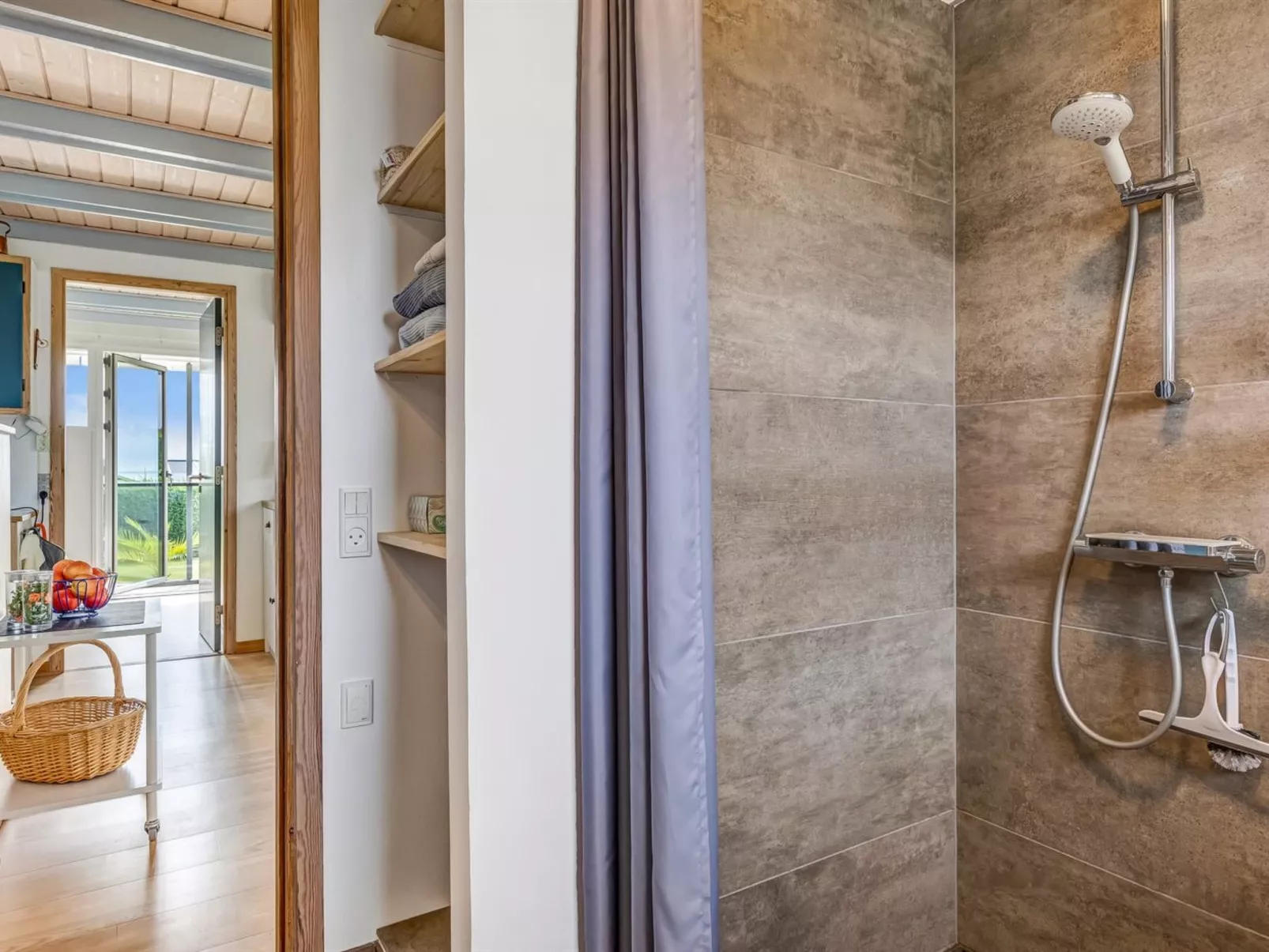 "Nielsine" - 250m from the sea-Binnen