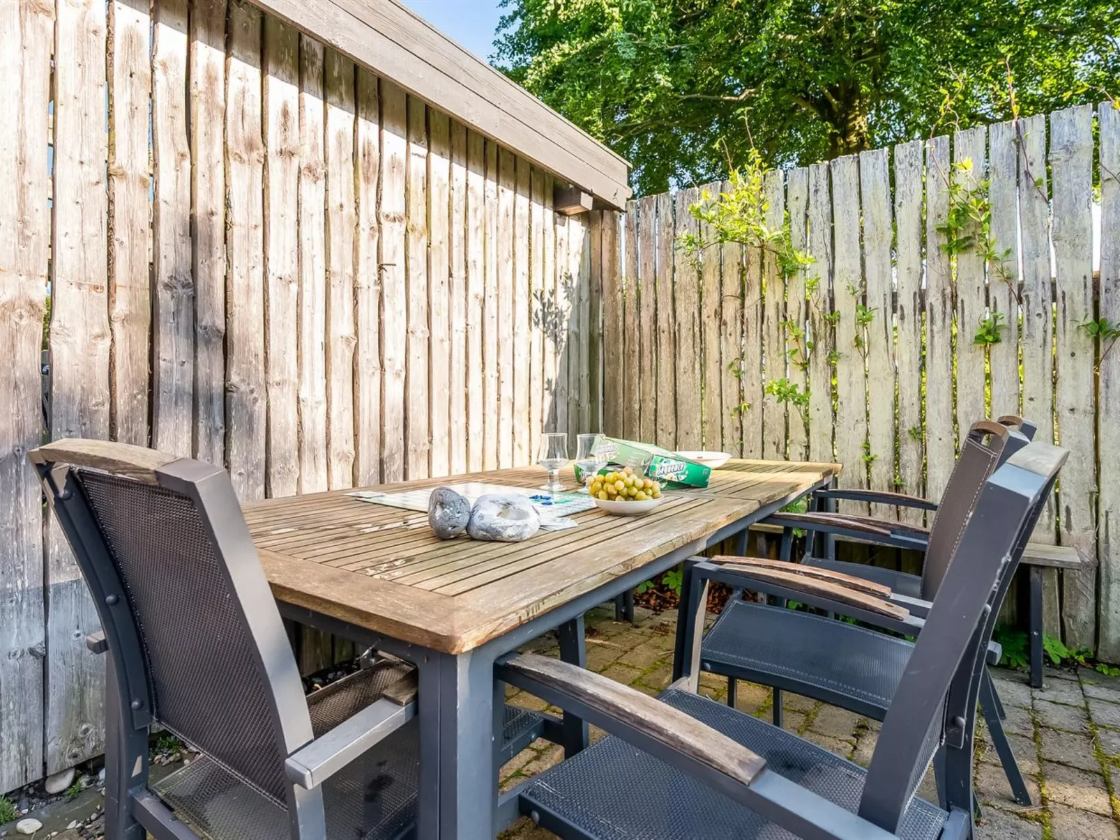 "Meglena" - 250m from the sea-Buiten