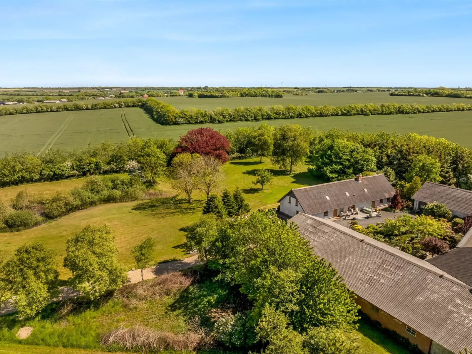 "Elia" - 5km to the fjord-Buiten