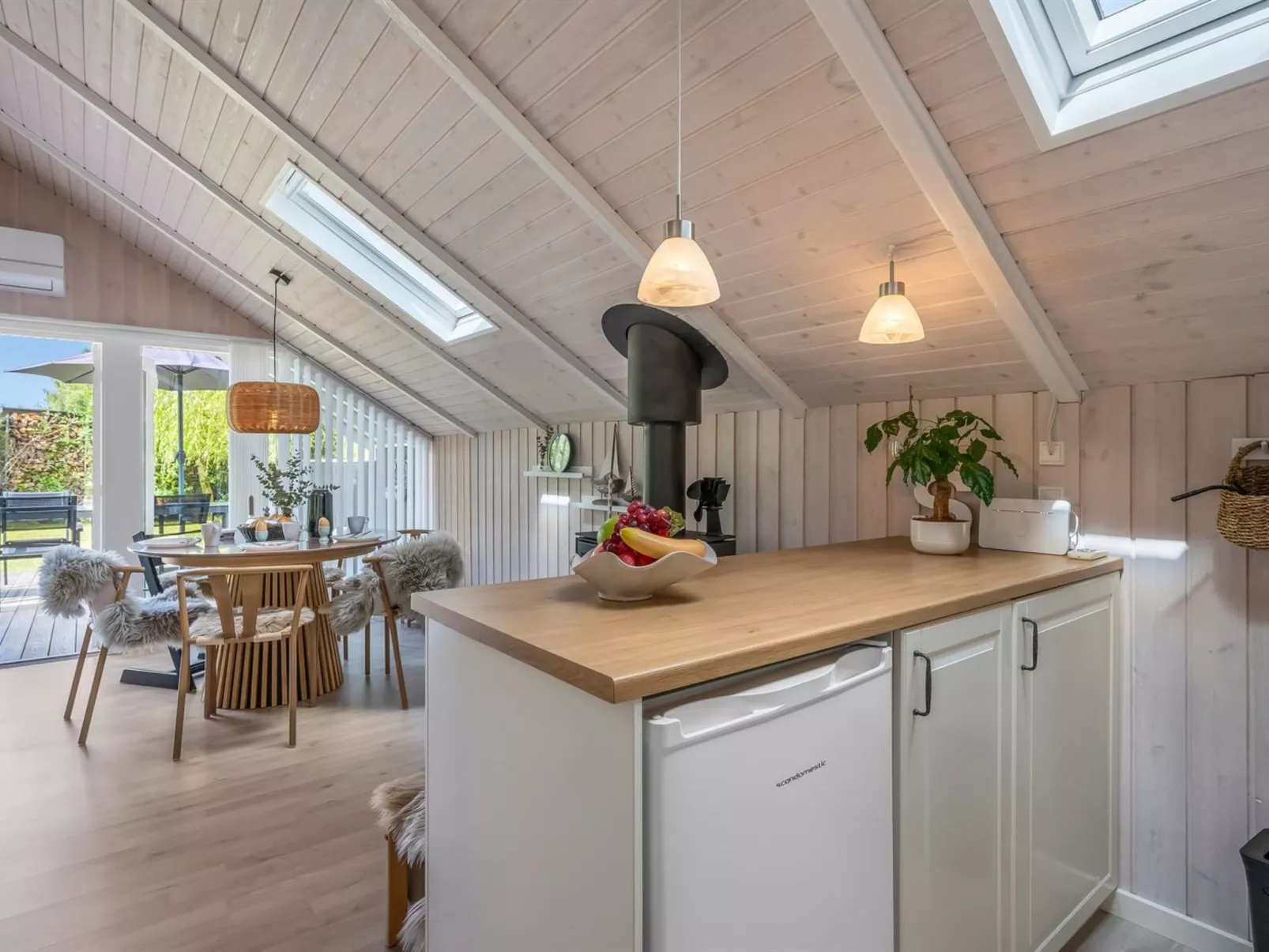 "Tara" - 450m from the sea-Binnen