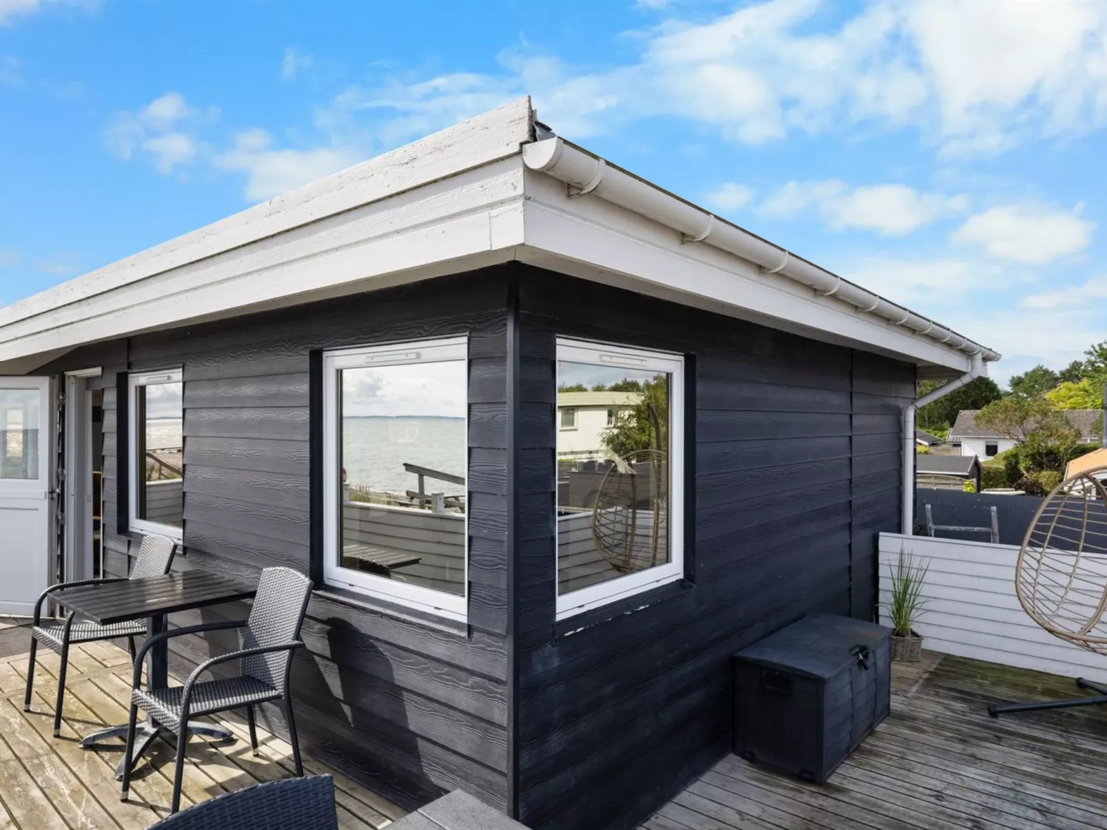 "Folkhart" - 10m from the sea-Buiten