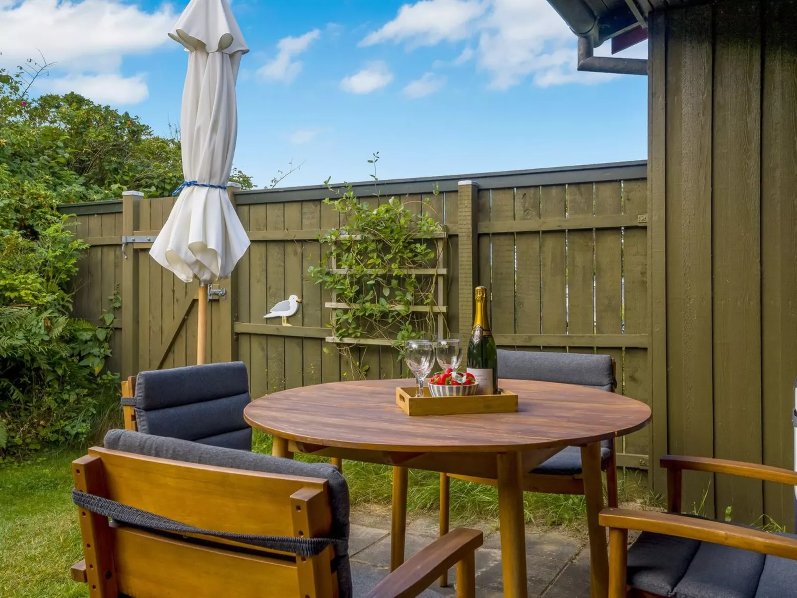 "Nikolce" - 500m from the sea-Buiten