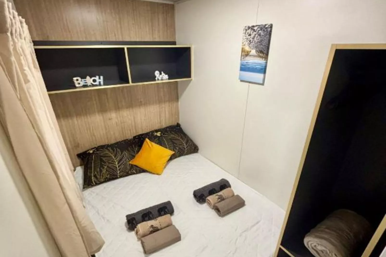 TJ Escape - Mobile Home - Mobile Home With Hot Tub And Terrace-Slaapkamer