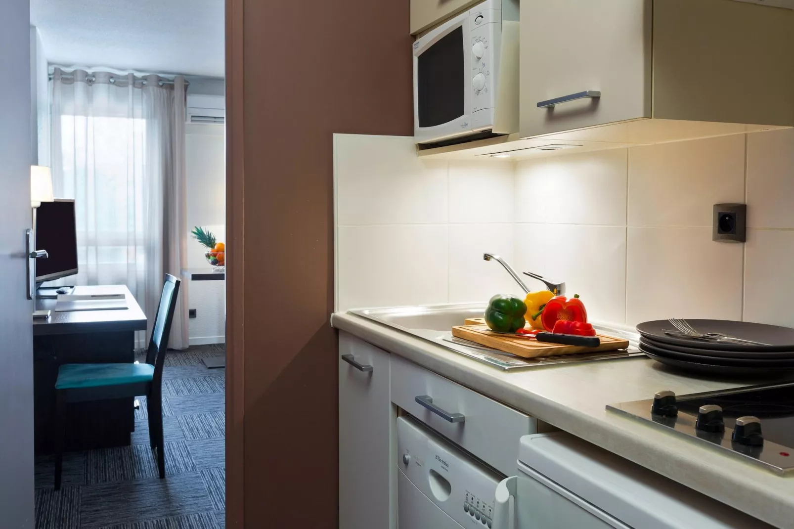 Superior Studio park/pool view - LA RESERVE-Keuken