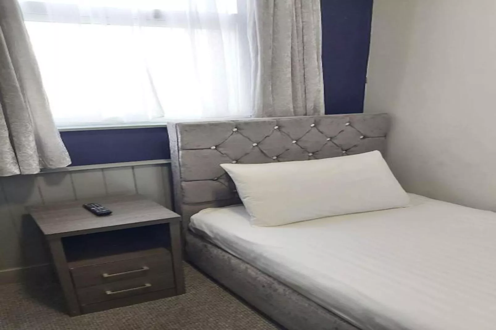 EN_SES015_Standard Single Room-Slaapkamer