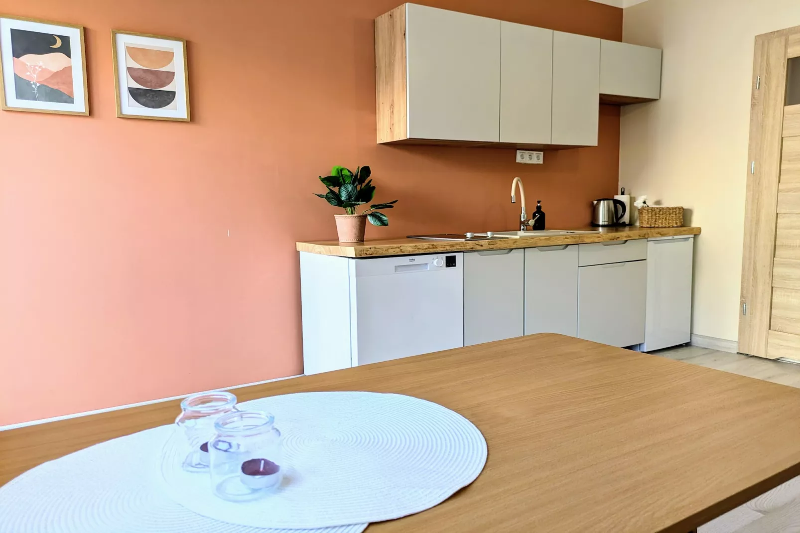 Apartament 4-osobowy na Portowej Kołobrzeg-Eetkamer