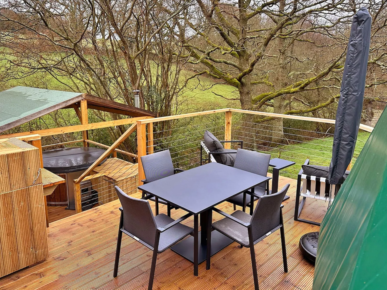 Ashdown Luxury Dome-Buiten