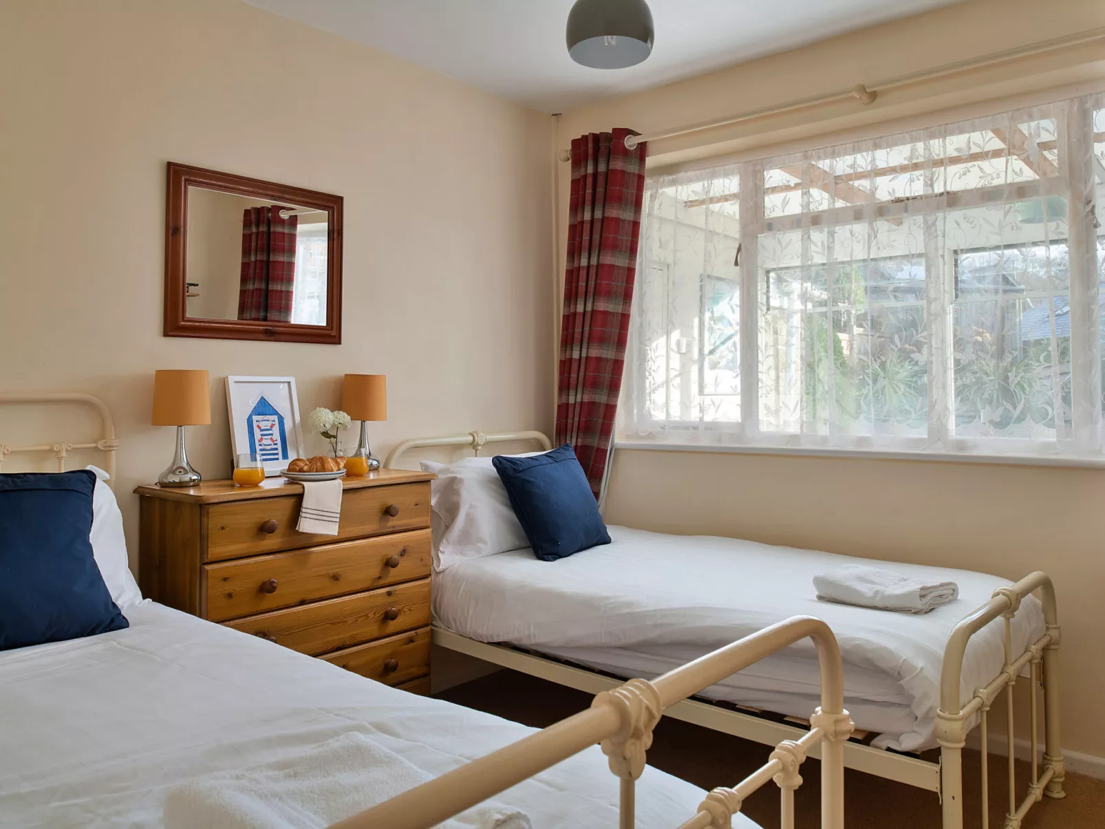 37 Bro Enddwyn-Binnen