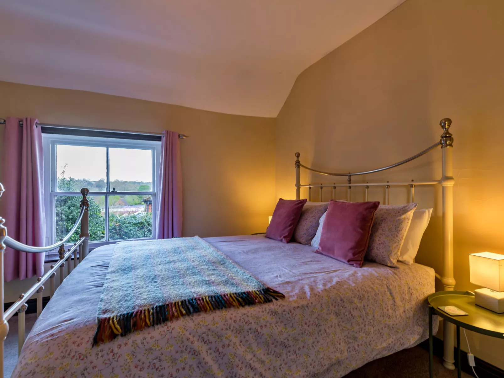 Spring Cottage-Binnen