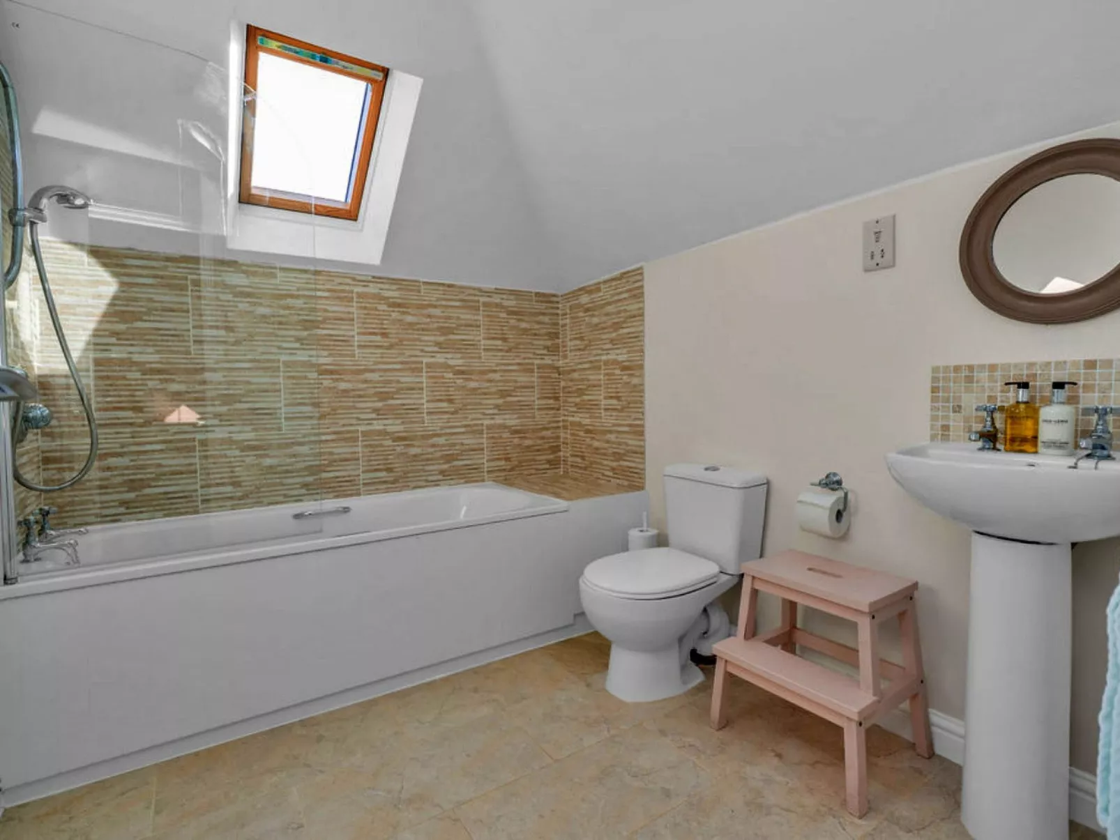 The Wheel House-Binnen