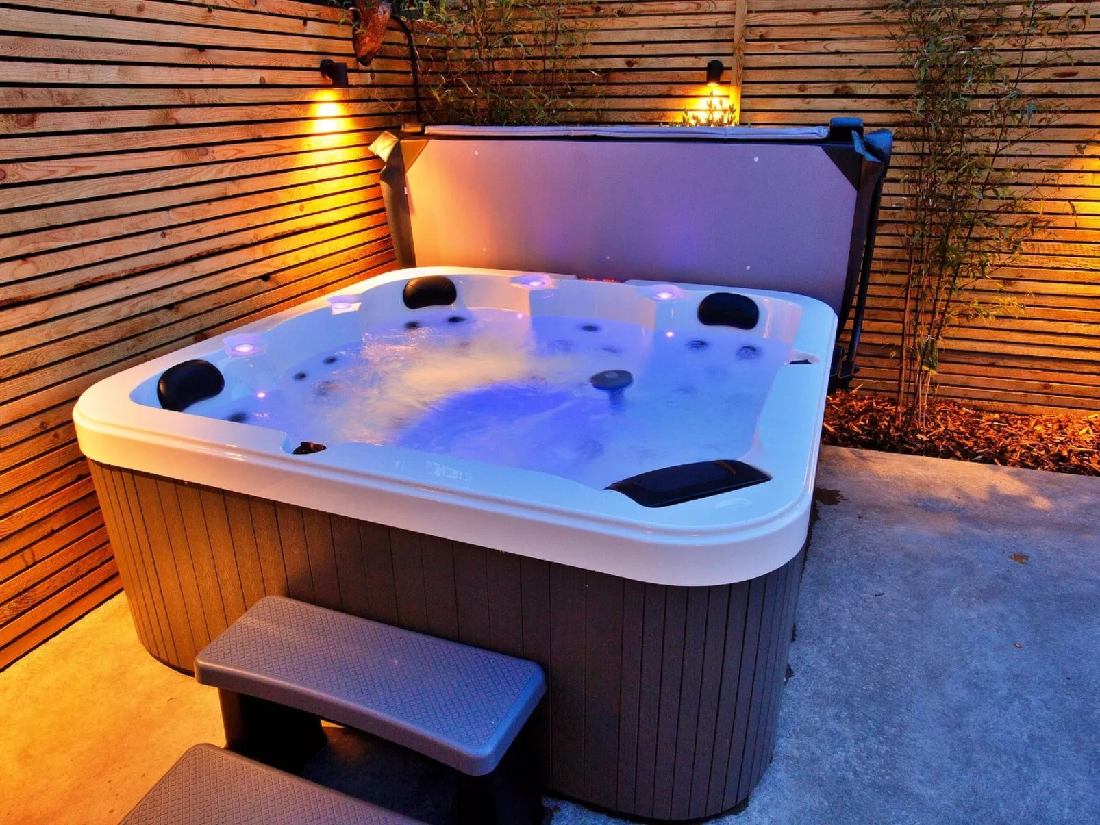 Wesleyan House-Buiten