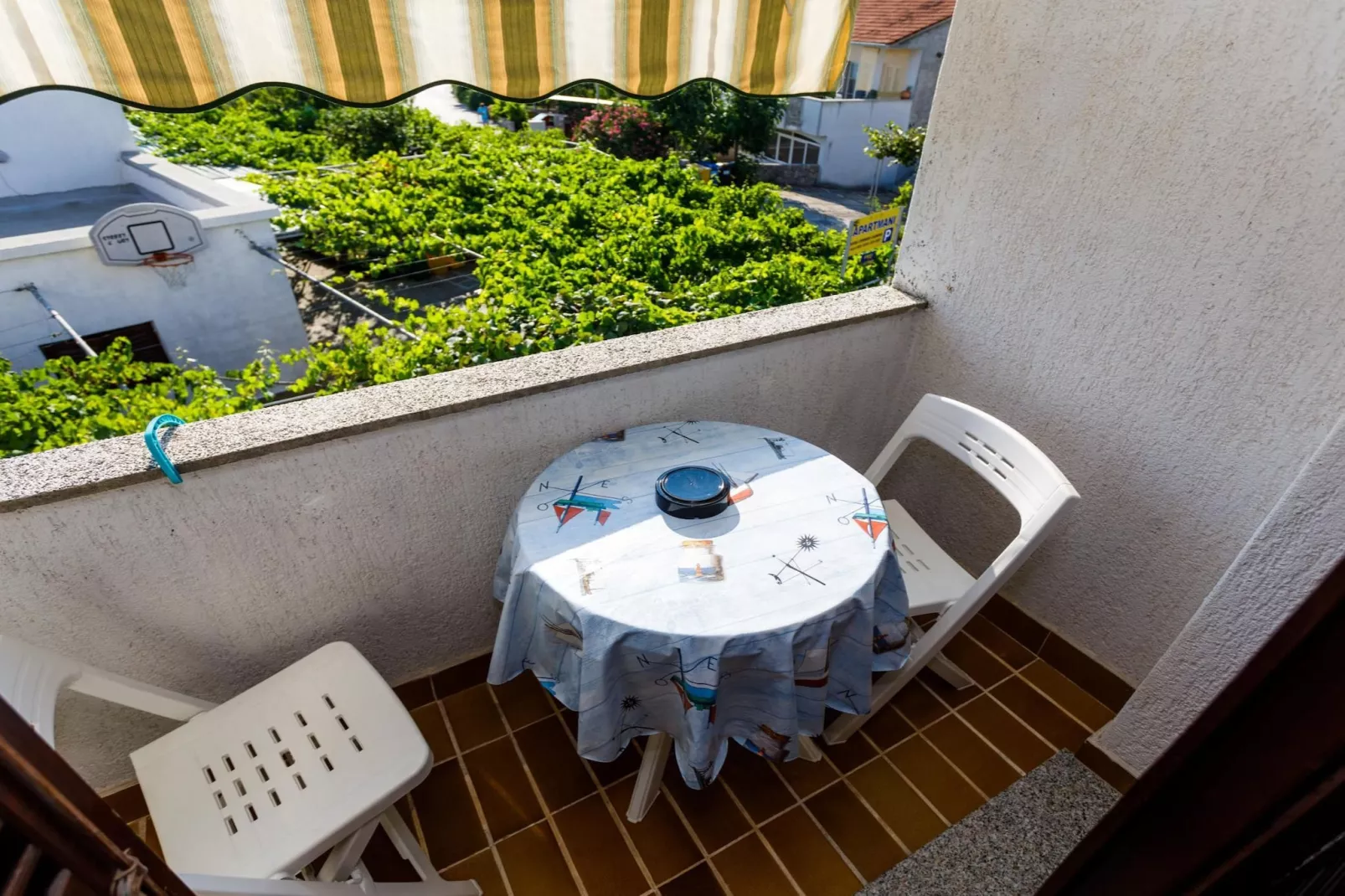 Sunny and Sleek Krk Rooms with Balcony - Classic Double Room with Balcony (owner Zelena)-Terrasbalkon