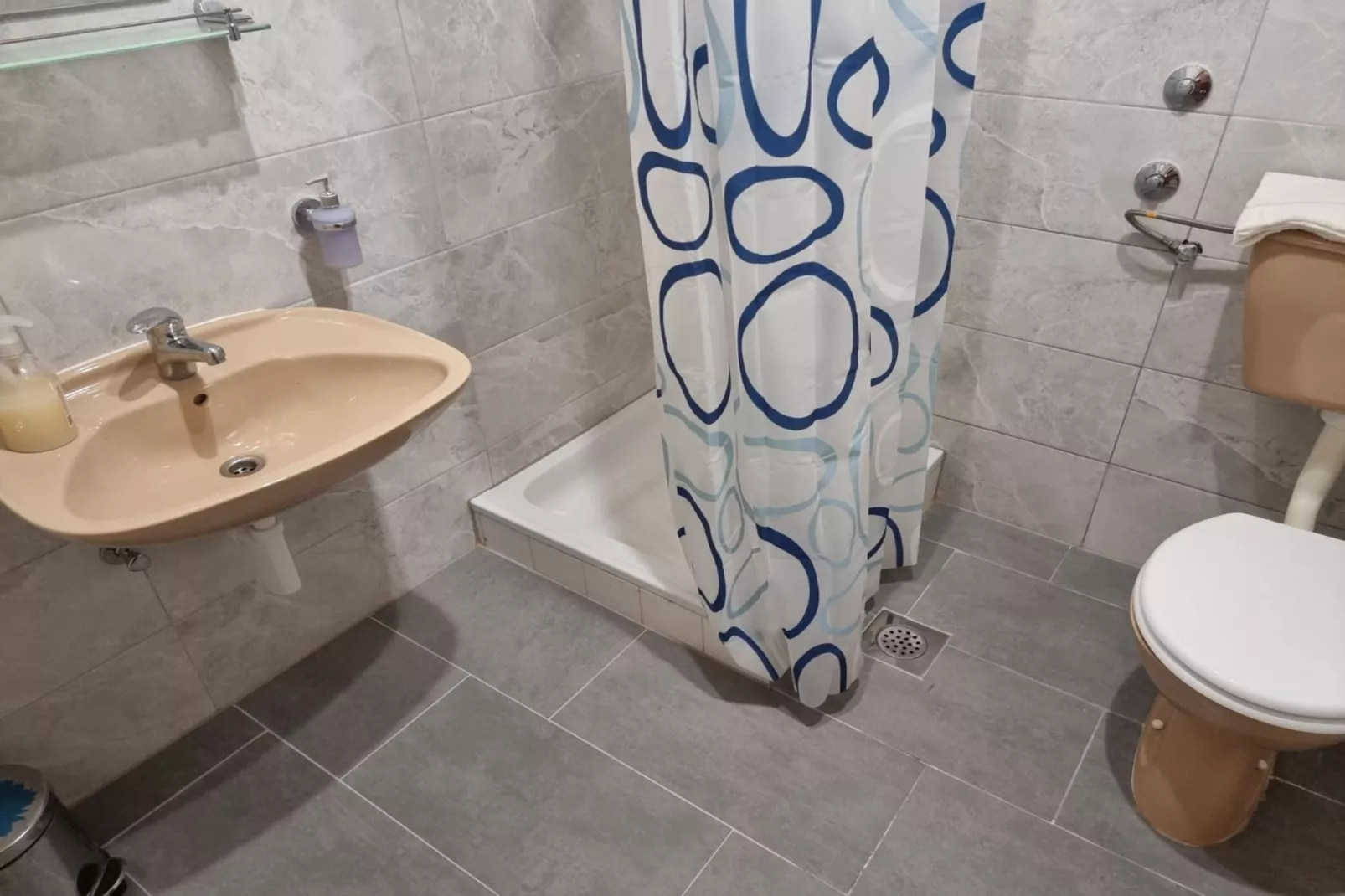 Apartments Željka - Studio Apartment with Terrace (7)-Badkamer