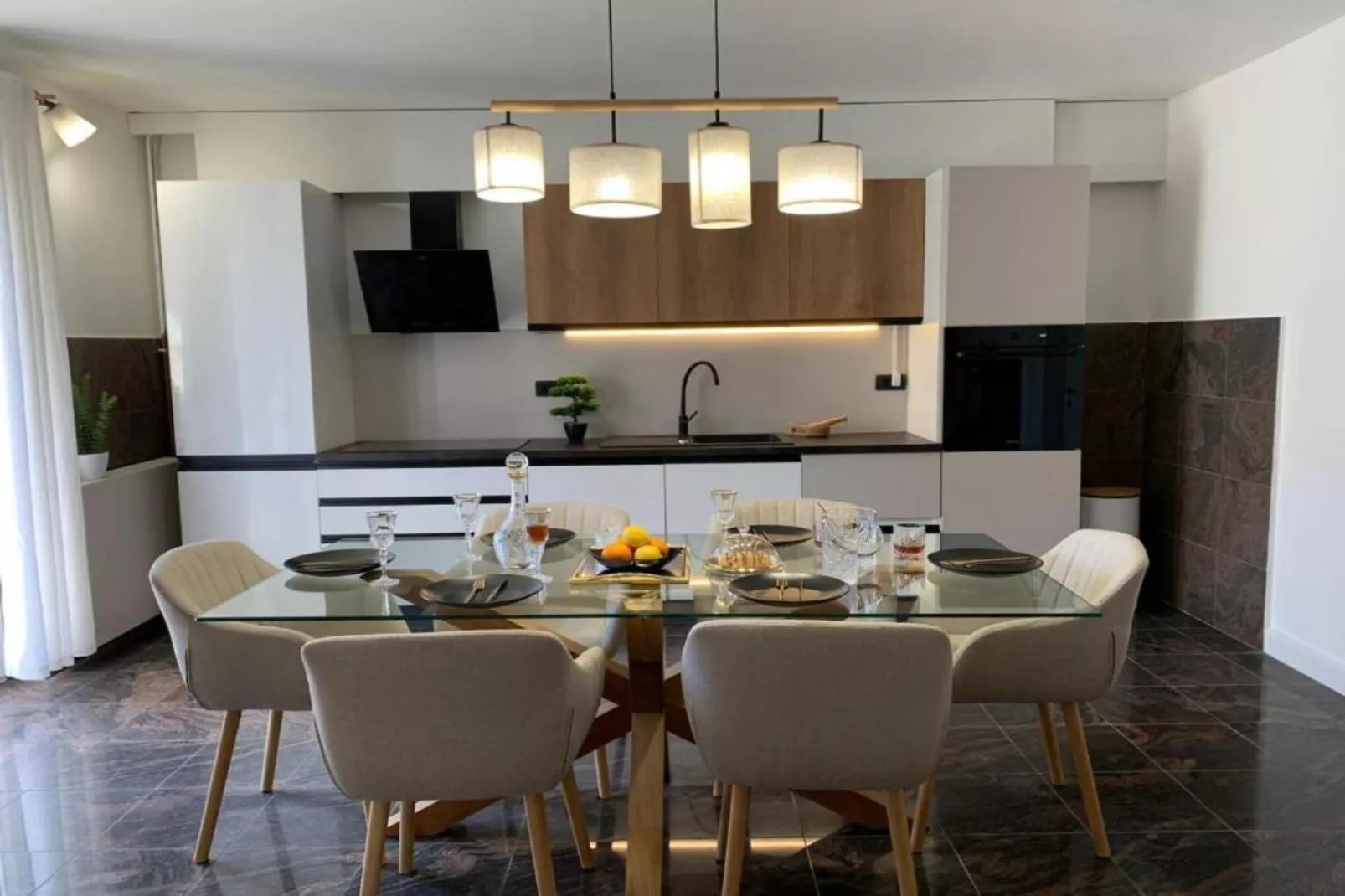 Luxury Apartment Ivo  with Jacuzzi near the beach - Two Bedroom Apartment-Eetkamer