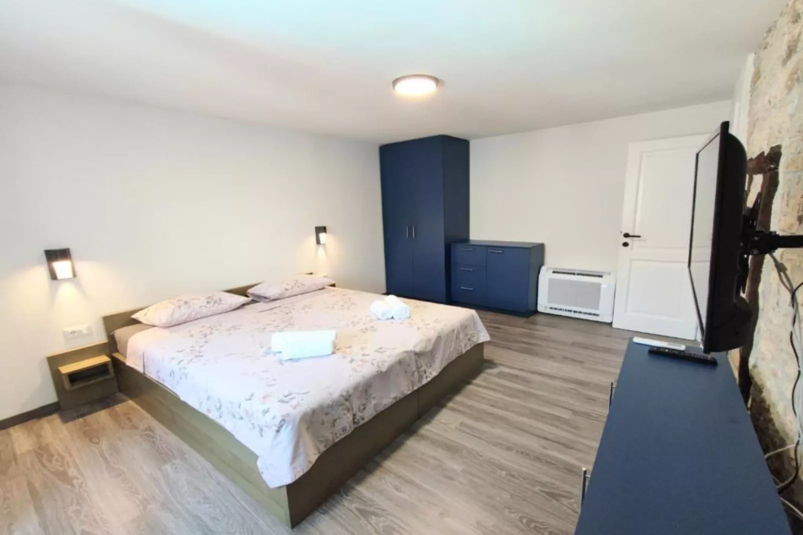 Villa Galant with Pool & Sauna Maružini-Slaapkamer