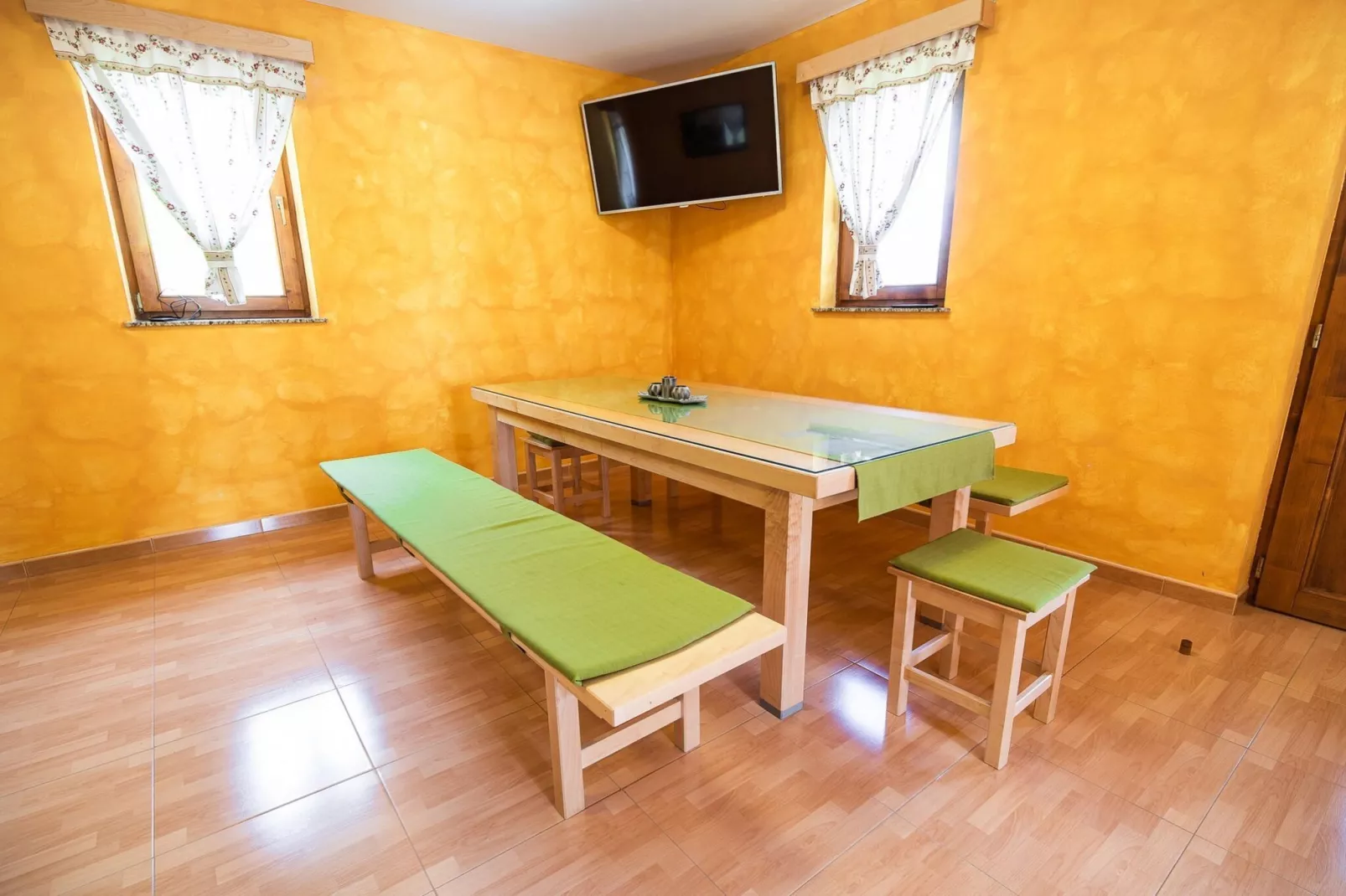 Golden Horizon Holiday Home with Terrace and Garden - One Bedroom Holiday Home with Terrace and Garden-Keuken