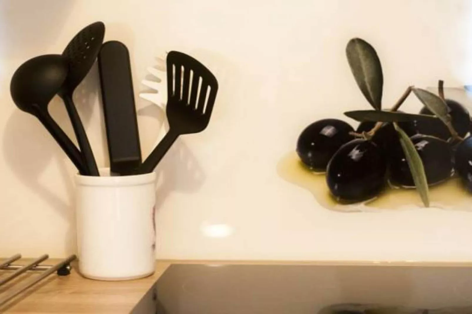 Stylish Retreat with BBQ and Modern Amenities near Terme - Three Bedroom Apartment-Keuken