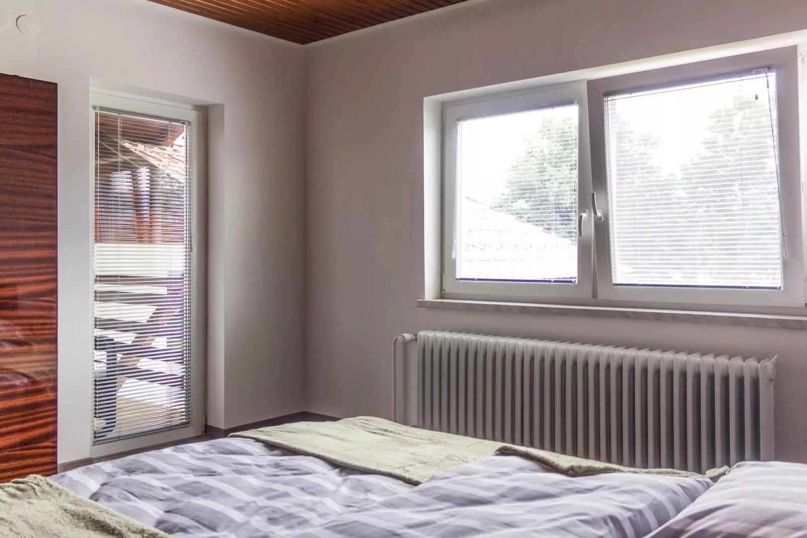 Cozy Holiday Home with Garden, BBQ, and Outdoor Dining Area in Rečica ob Savinji - Two Bedroom Apartment-Slaapkamer