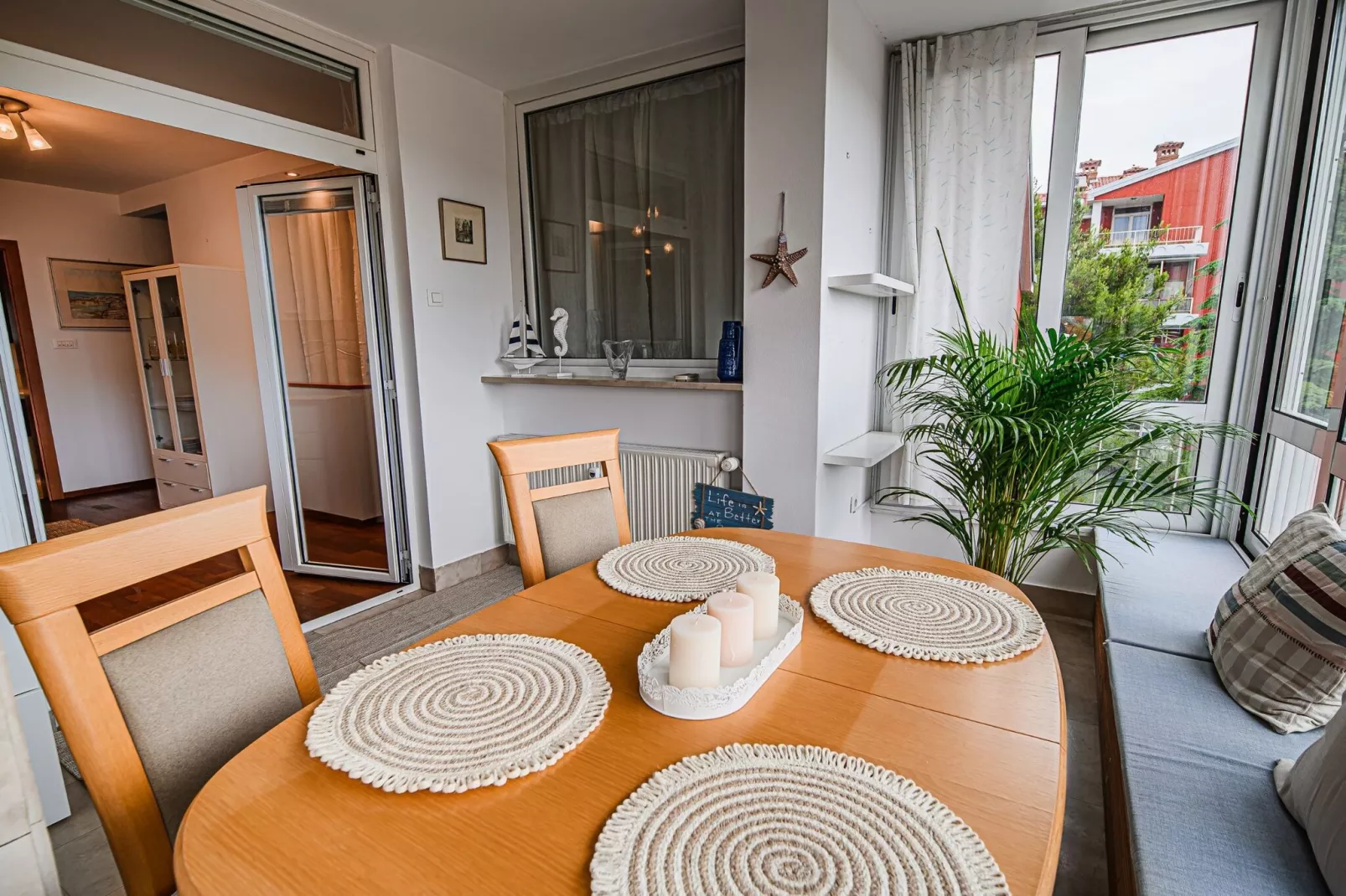 Elegant and Scenic Peaceful Apartments Portoroz - Studio Apartment with Terrace-Eetkamer