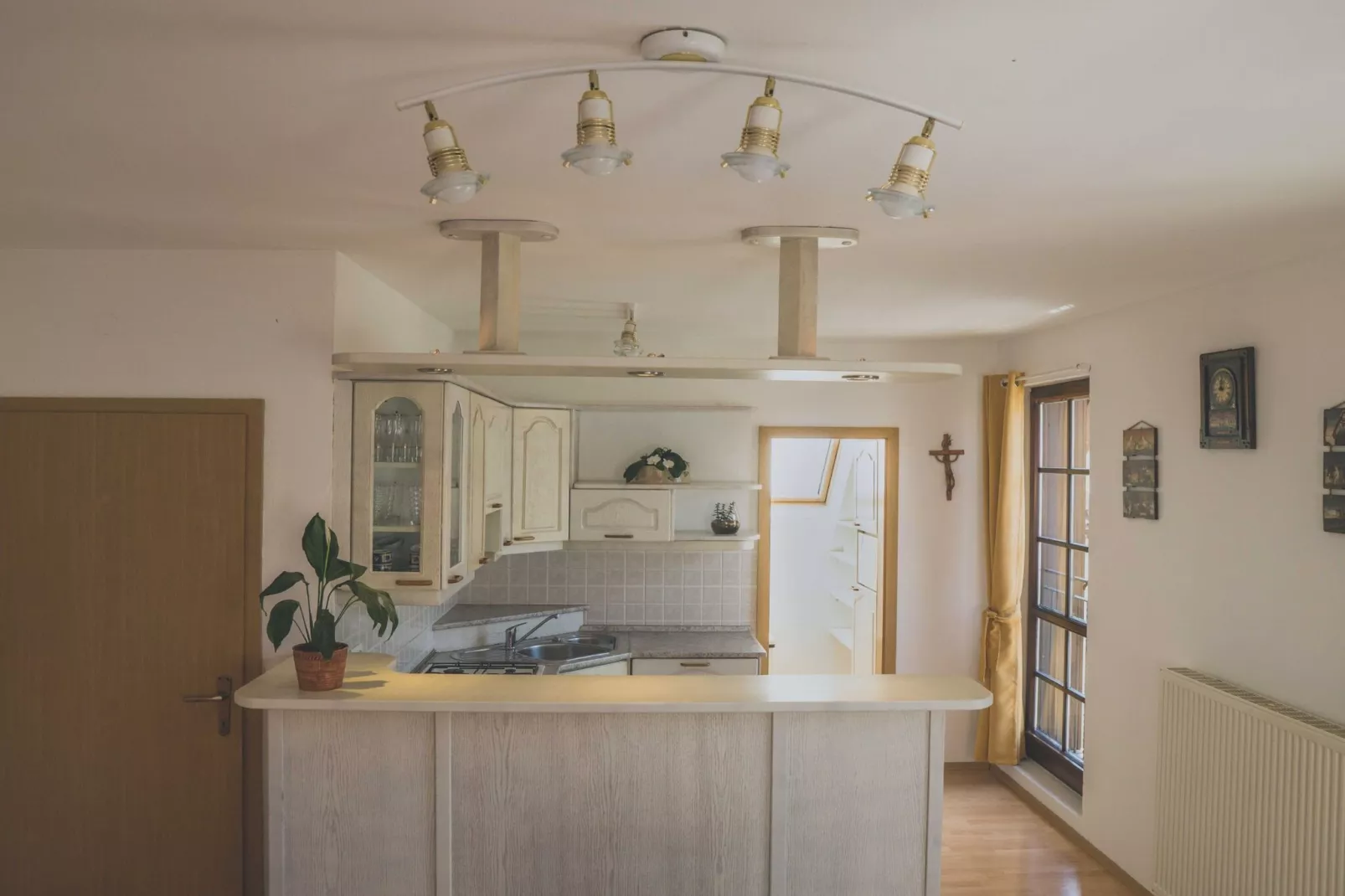 Comfortable Apartment with Mountain View - One Bedroom Apartment-Keuken