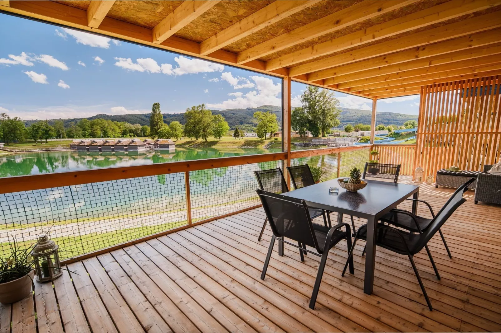 Lakeside Luxury Retreat Mobile Homes with Thermal Riviera Tickets - Three Bedroom Mobile Home 15\/021-Eetkamer