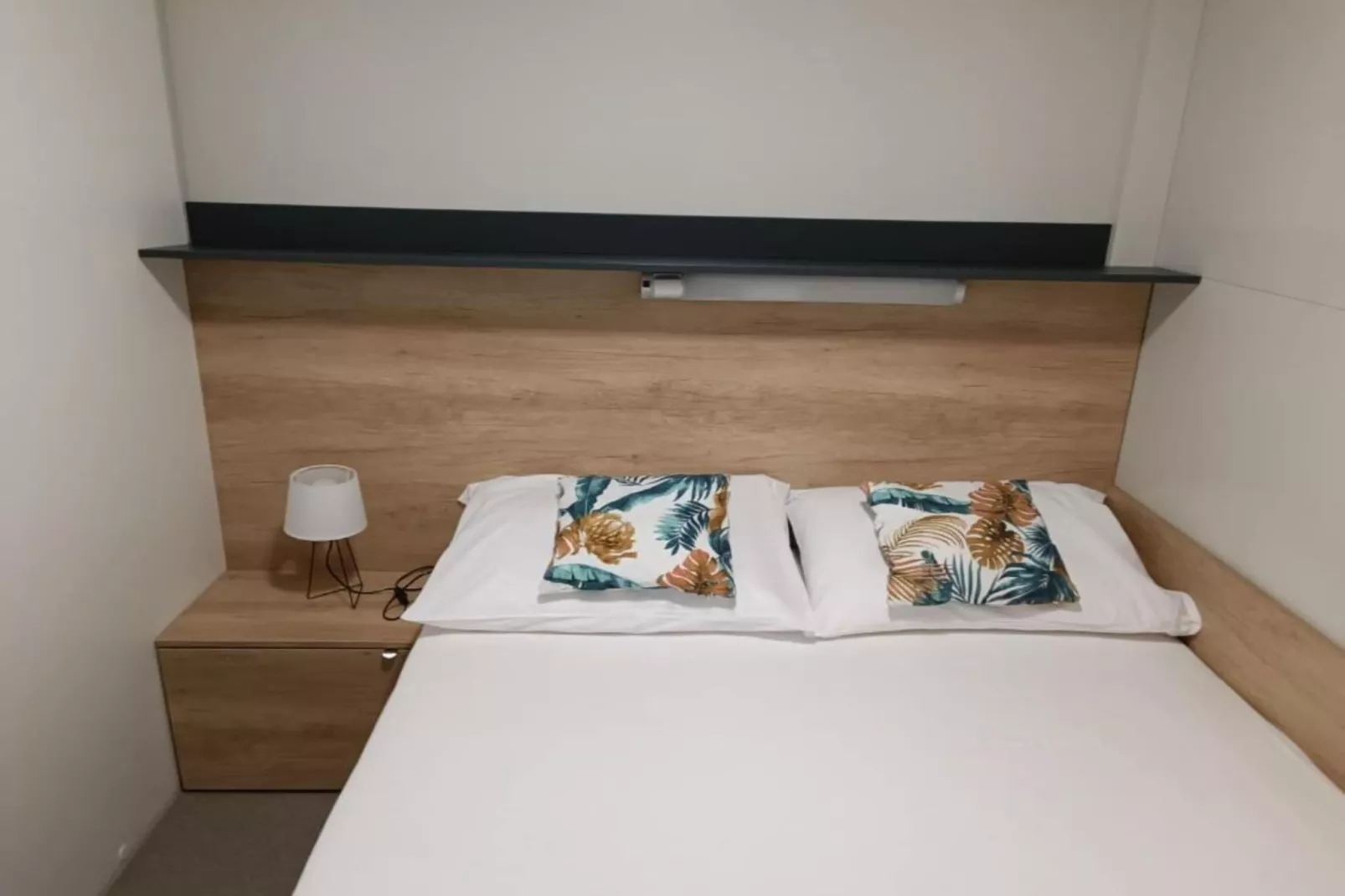 SAK Mobile Homes - Standard Two Bedroom Mobile Home with Terrace and Sea View (Br3)-Slaapkamer