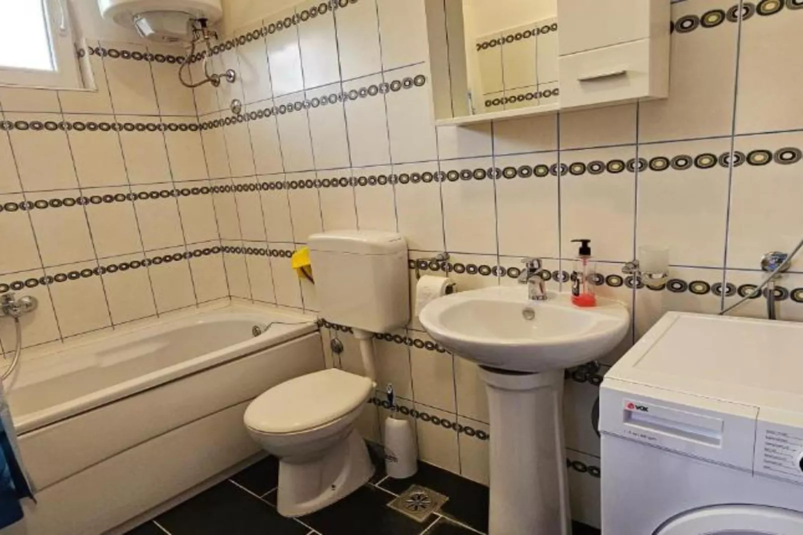 Tivat Bliss Apartments Close to Beach - One Bedroom Apartment 2-Badkamer